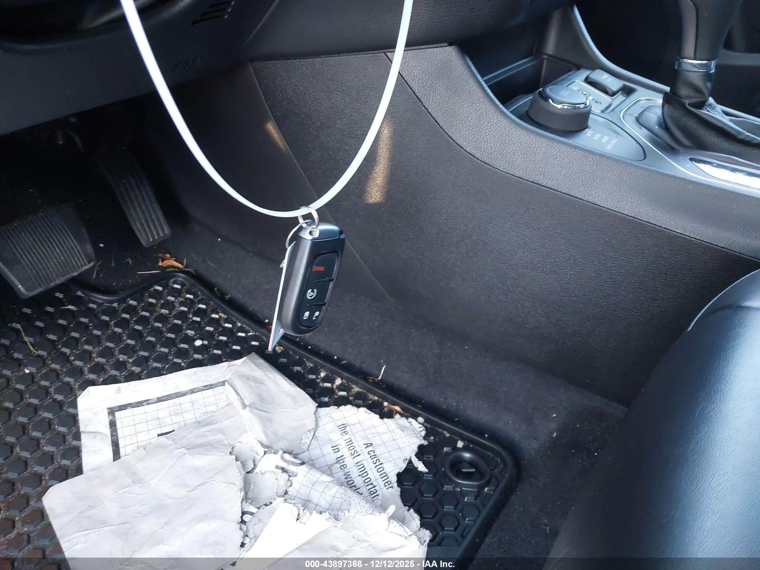 JEEP CHEROKEE image 11