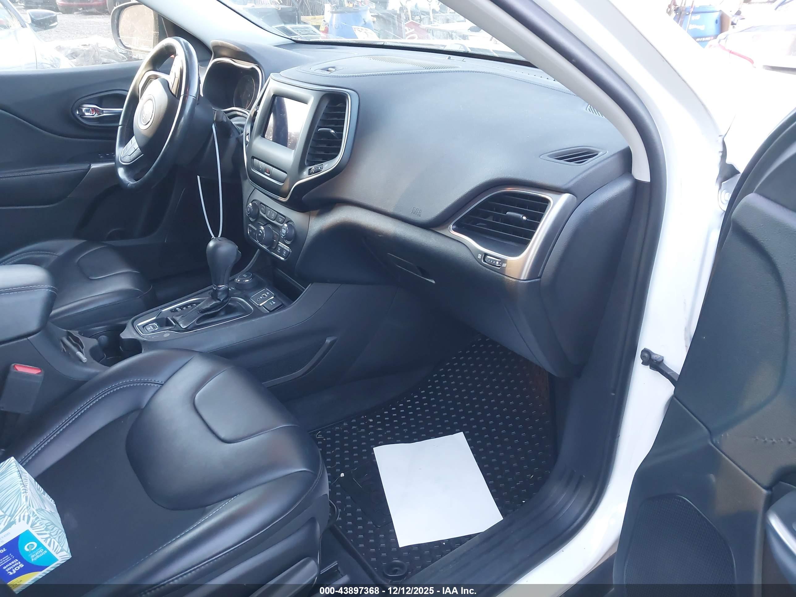 JEEP CHEROKEE image 5
