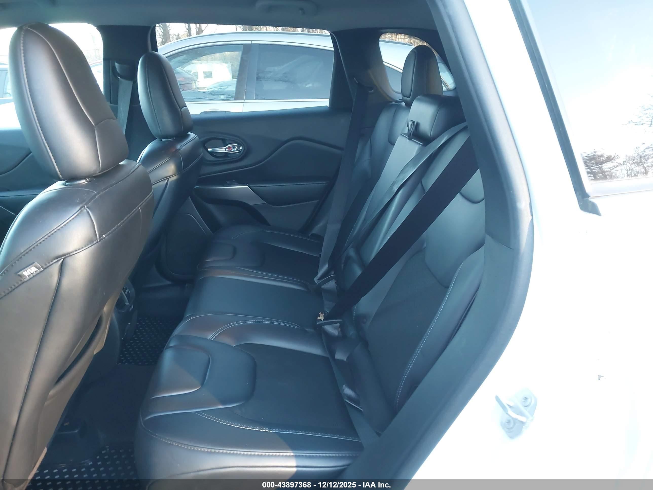 JEEP CHEROKEE image 8