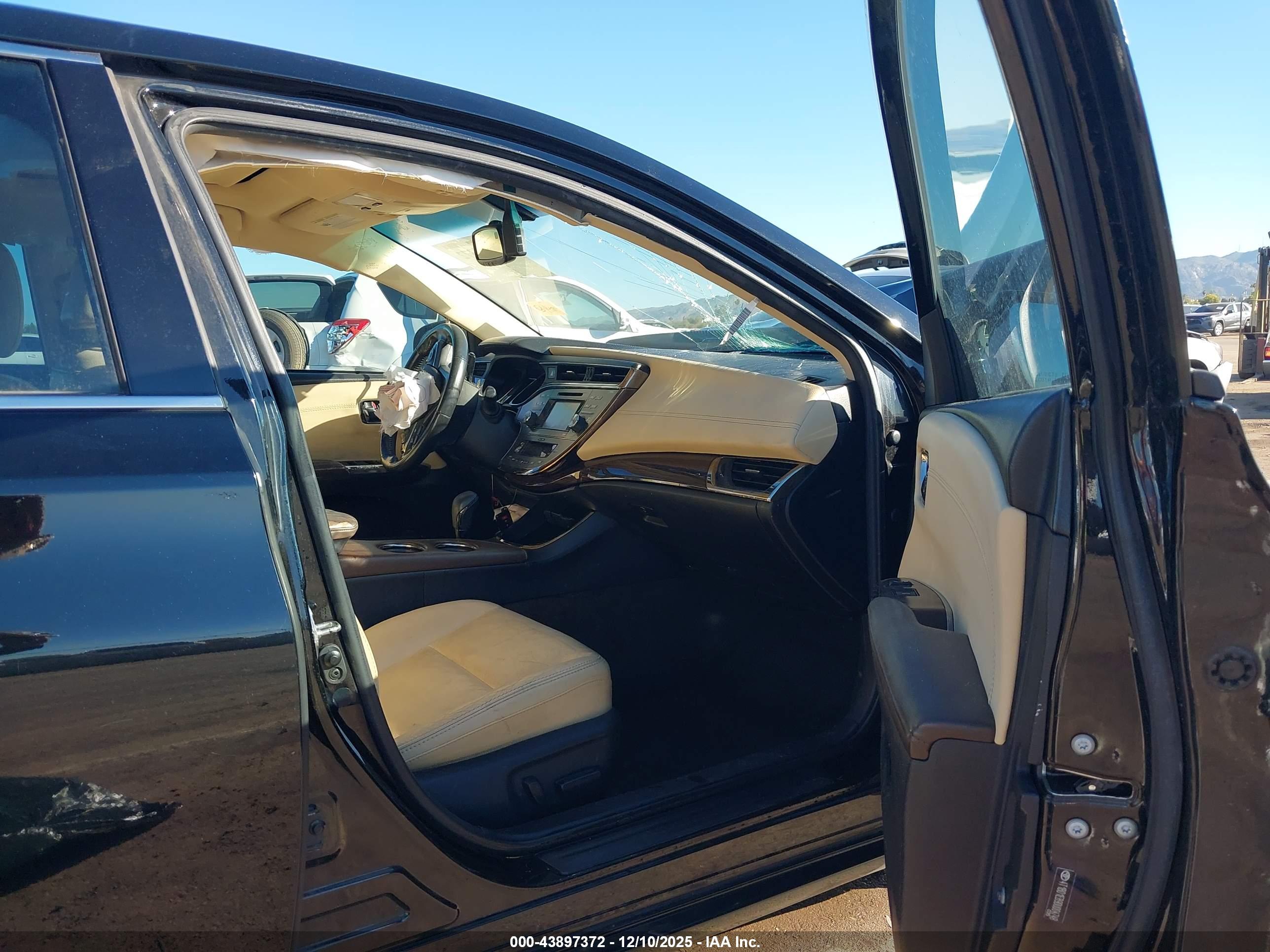 TOYOTA AVALON image 5