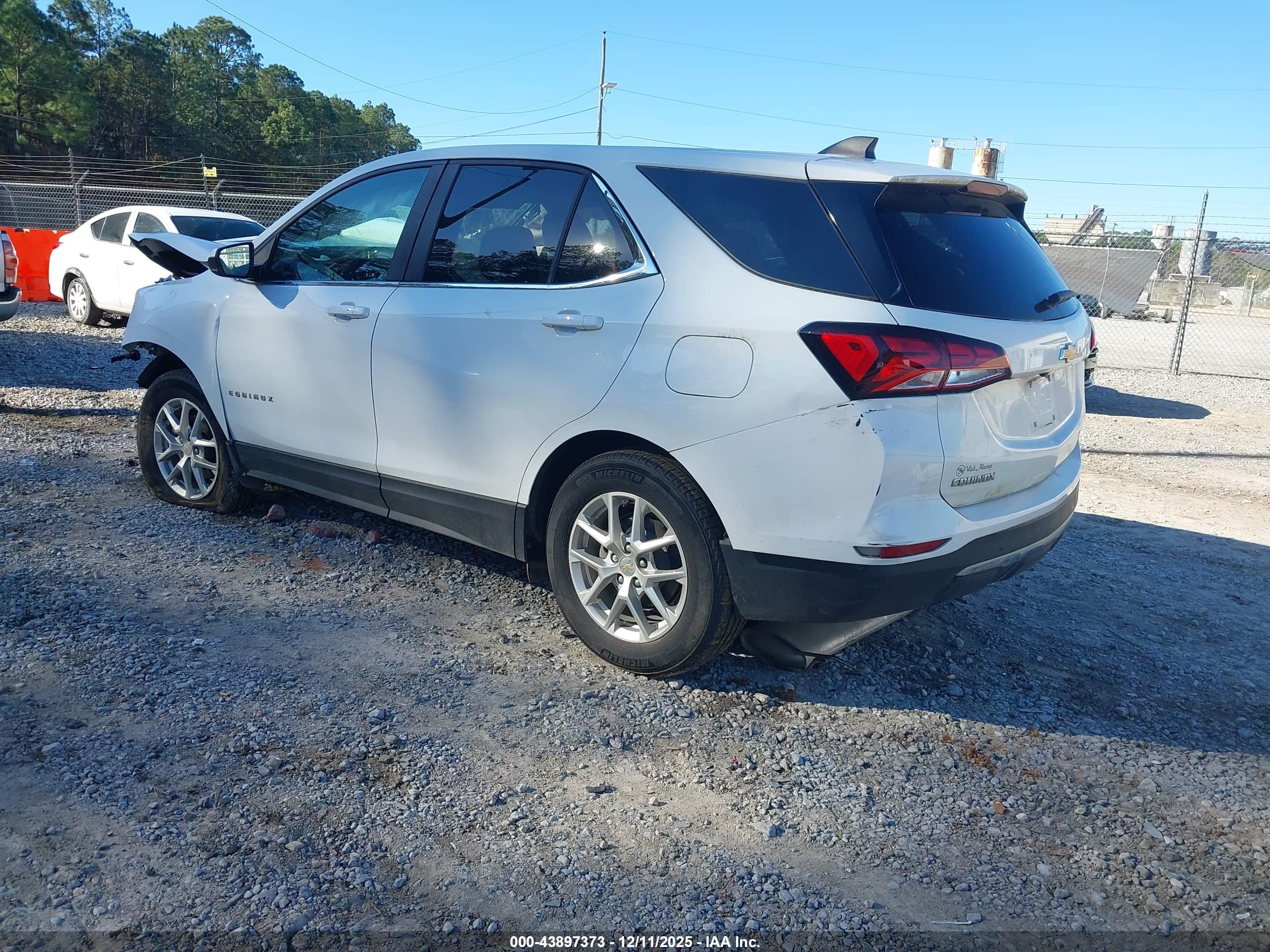 CHEVROLET EQUINOX image 3