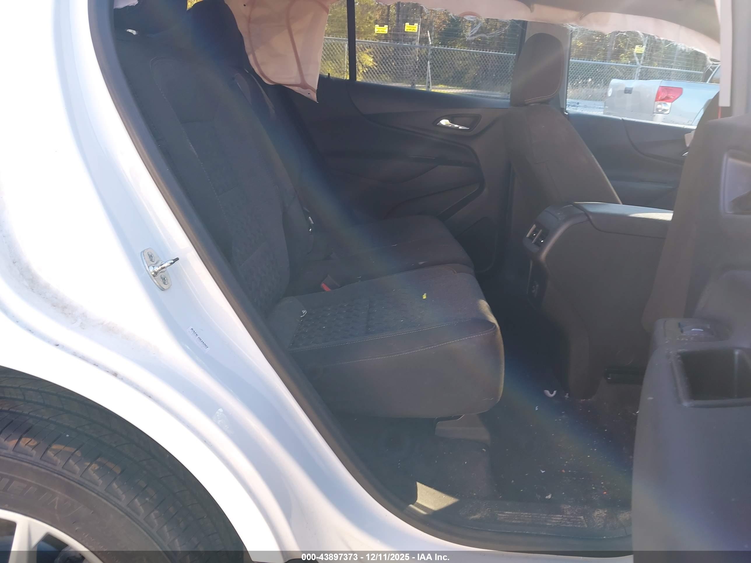 CHEVROLET EQUINOX image 8