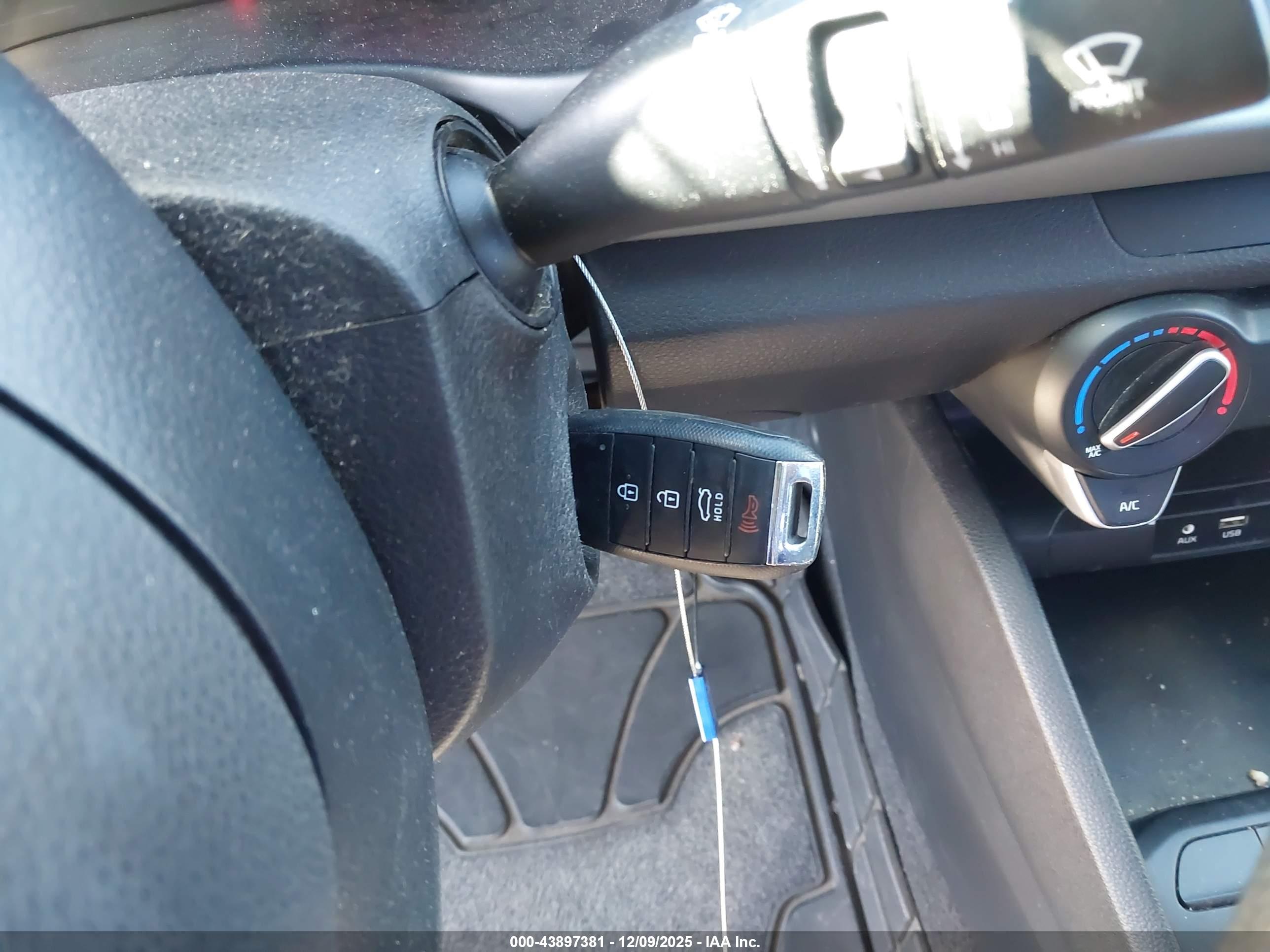 KIA RIO image 11