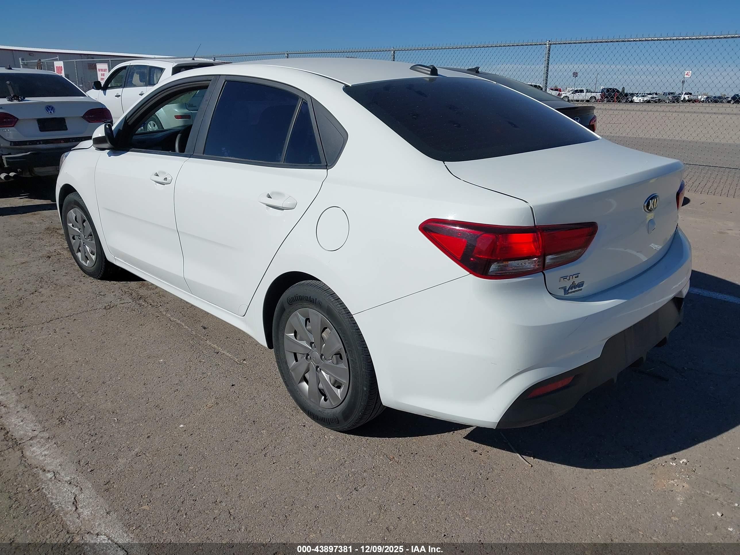 KIA RIO image 3