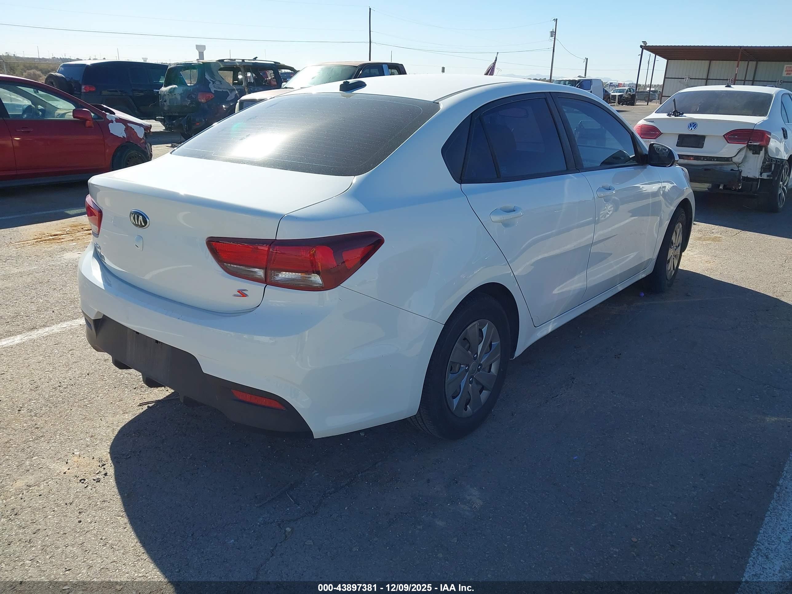 KIA RIO image 4