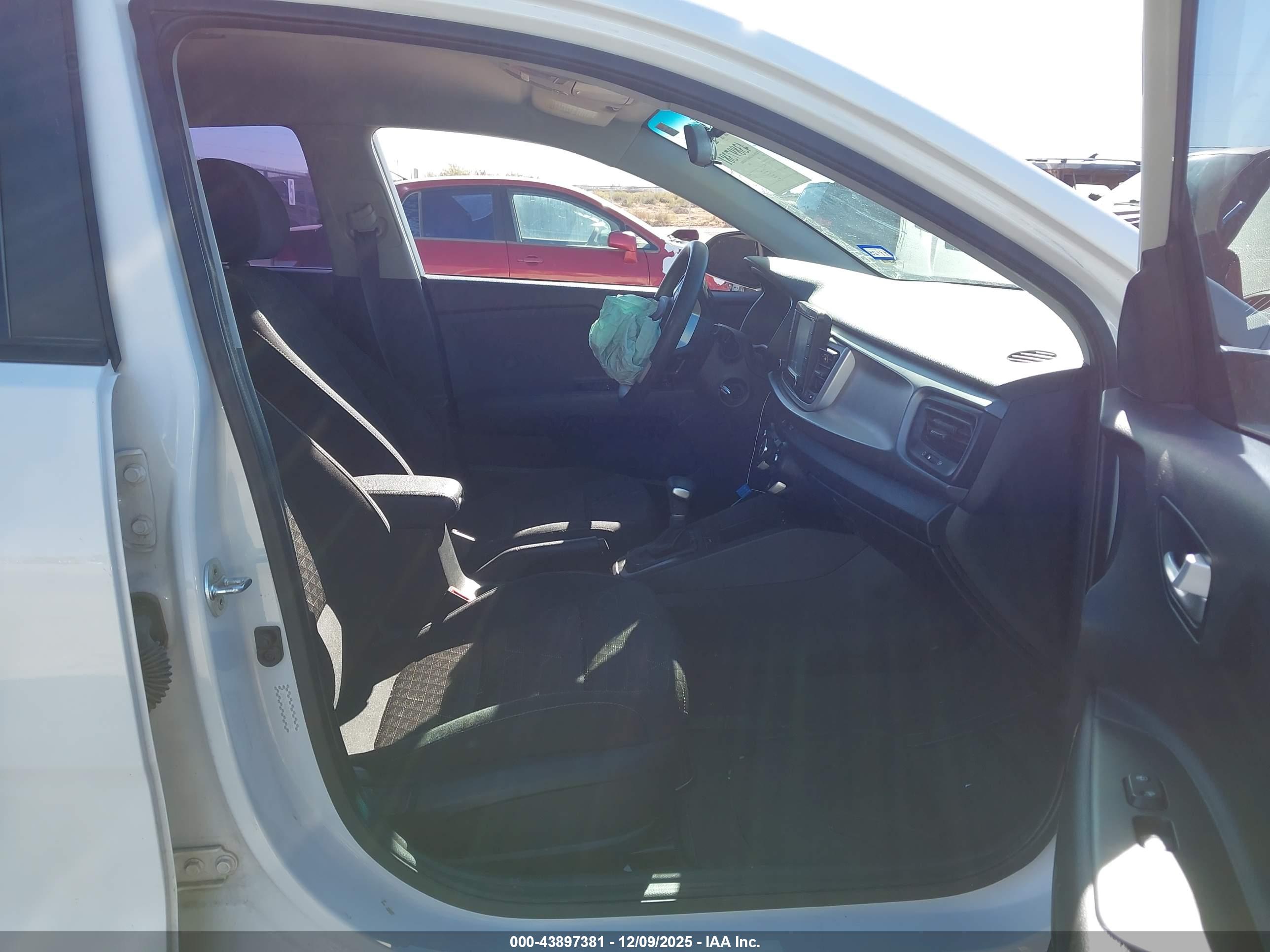 KIA RIO image 5
