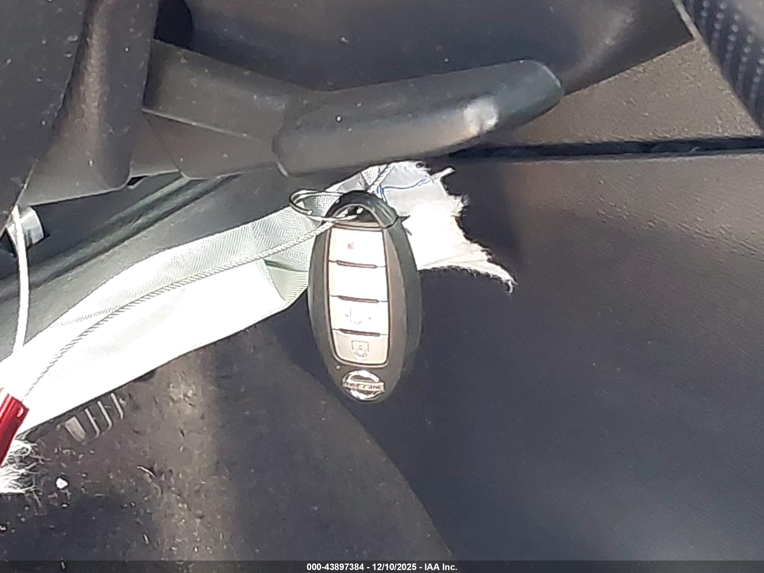 NISSAN VERSA image 11