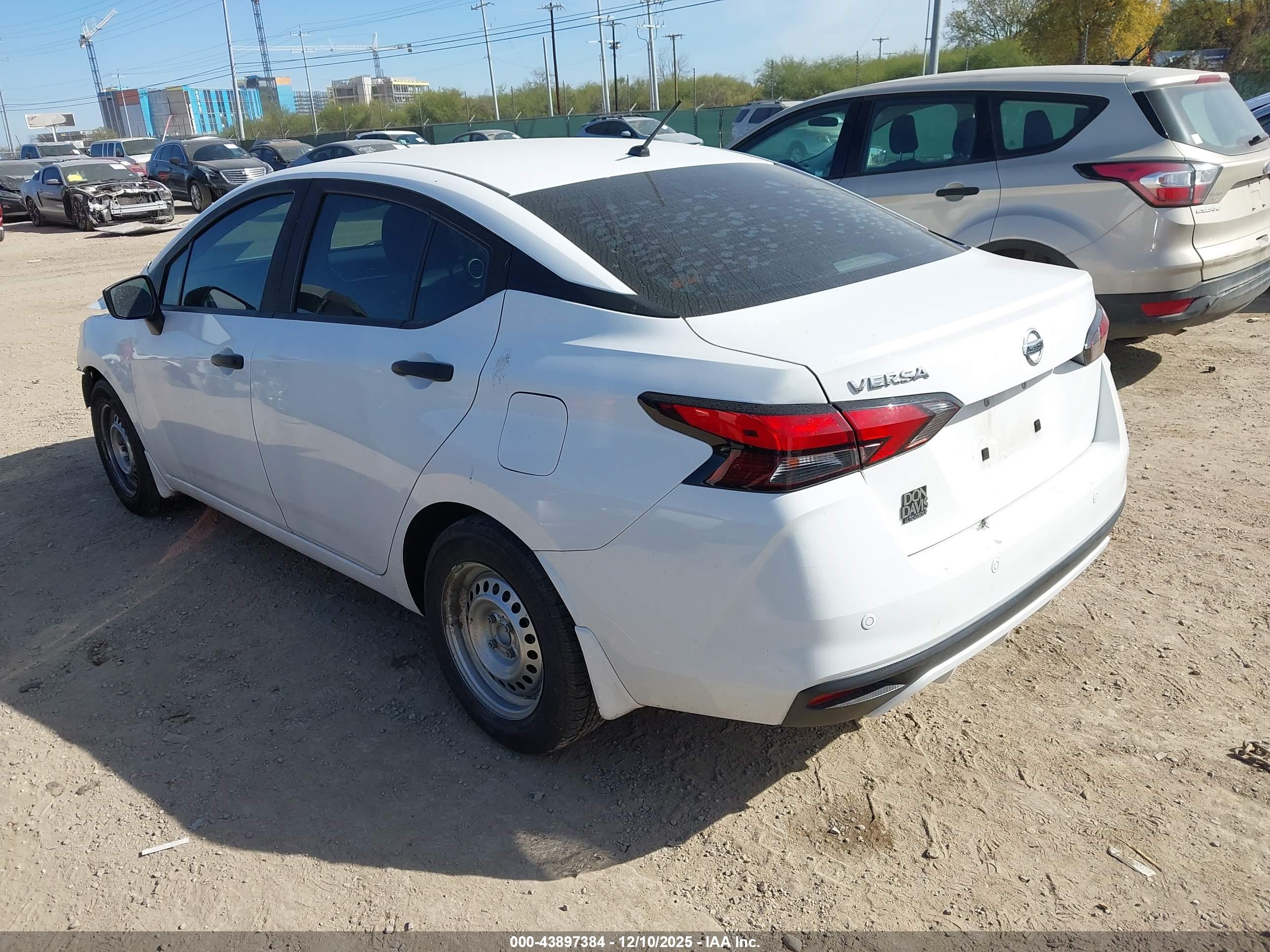NISSAN VERSA image 3