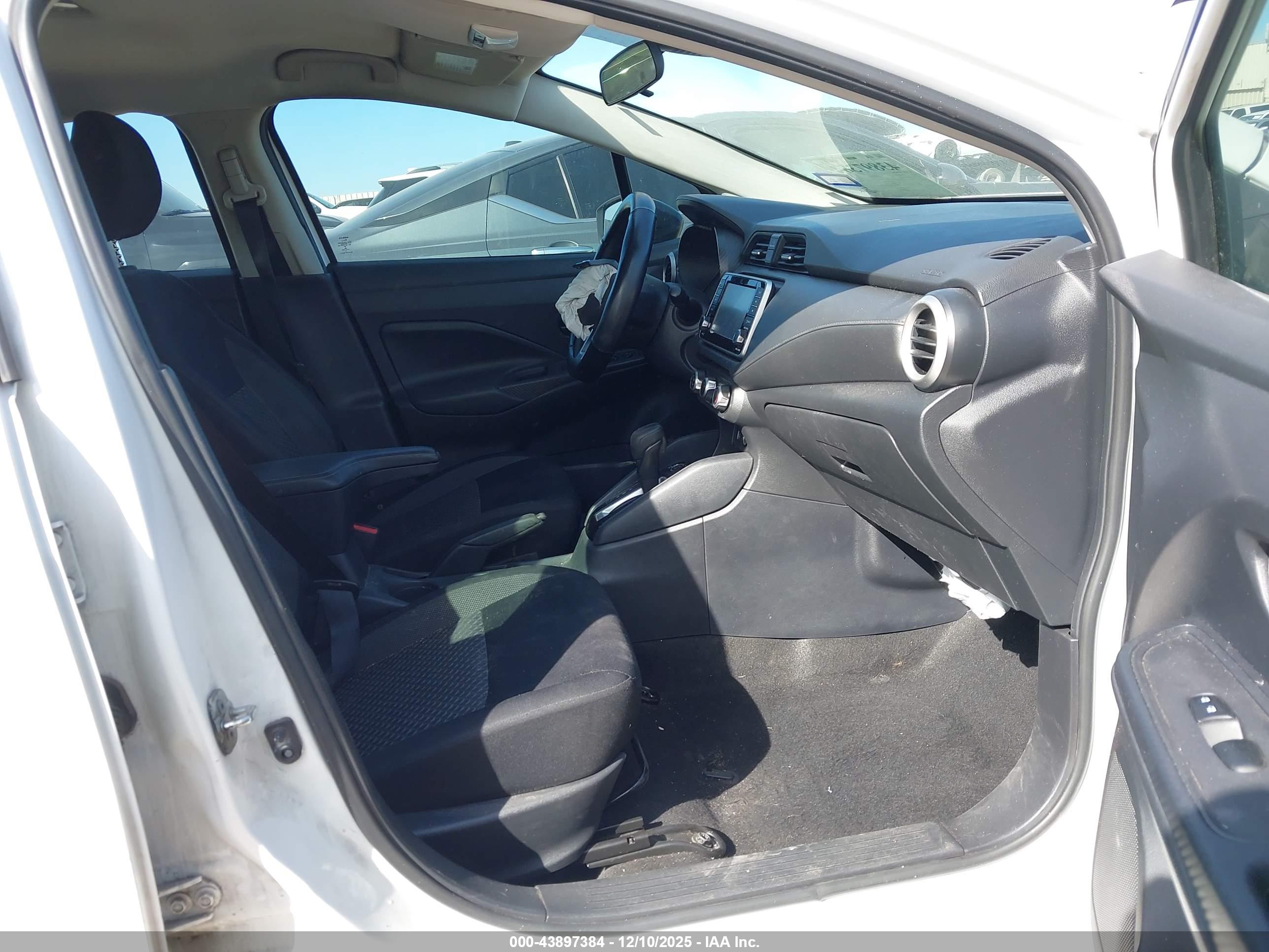 NISSAN VERSA image 5