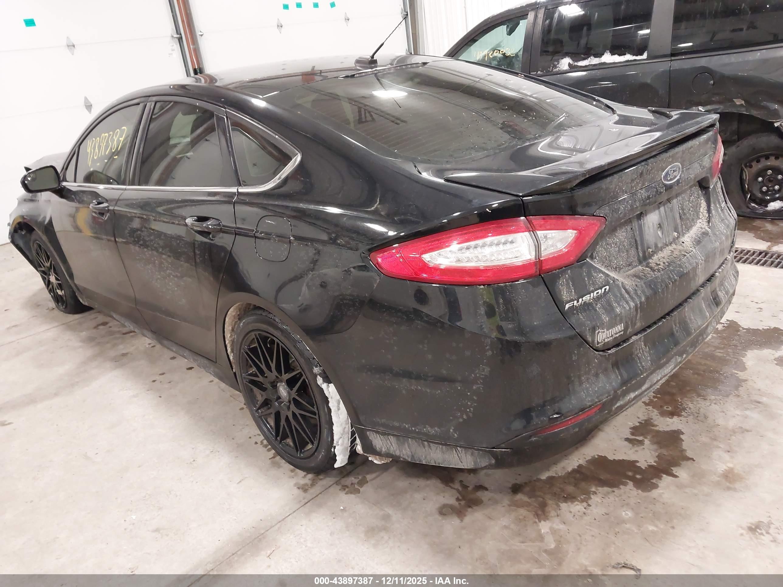 FORD FUSION image 3