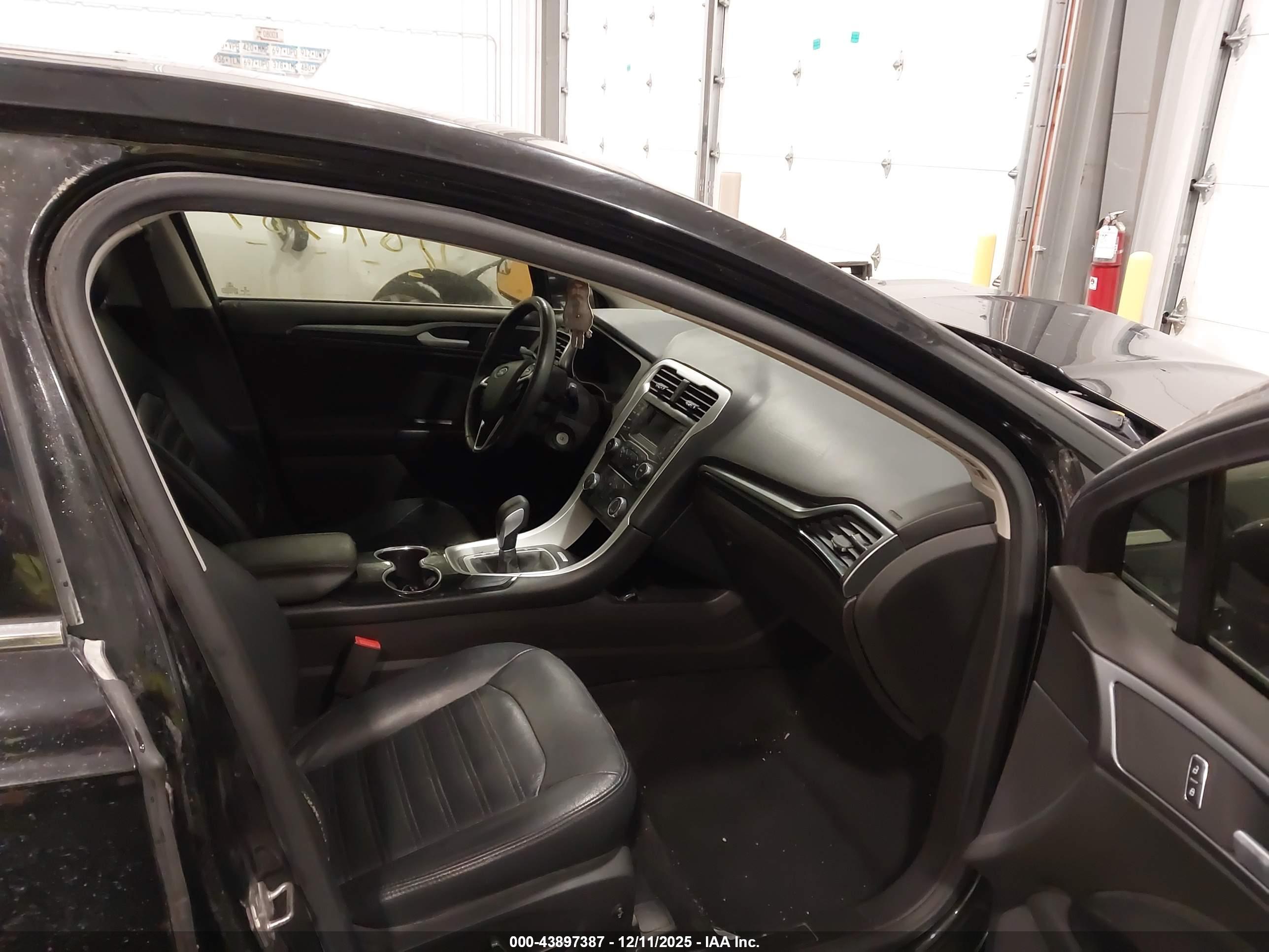 FORD FUSION image 5