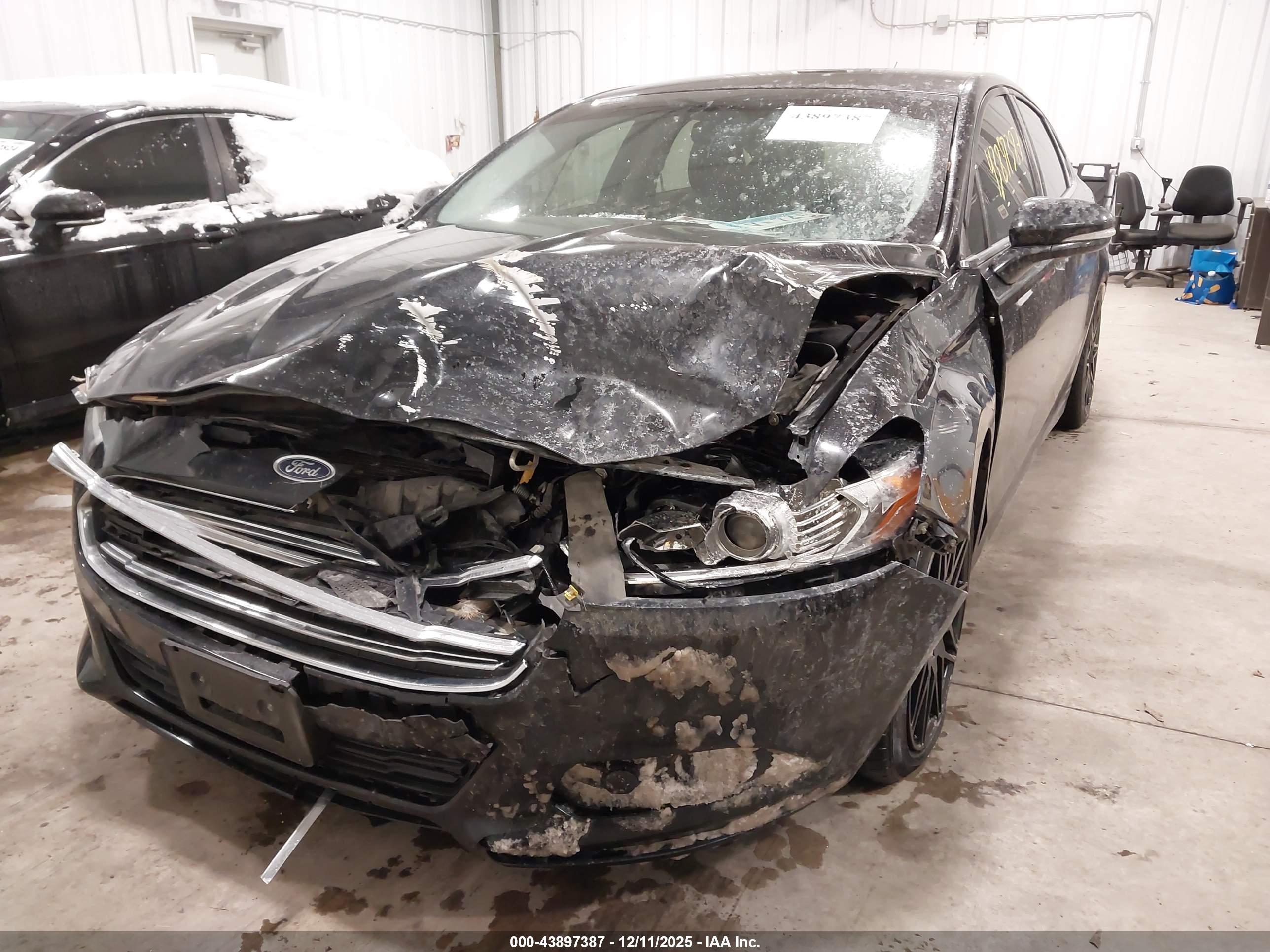 FORD FUSION image 6