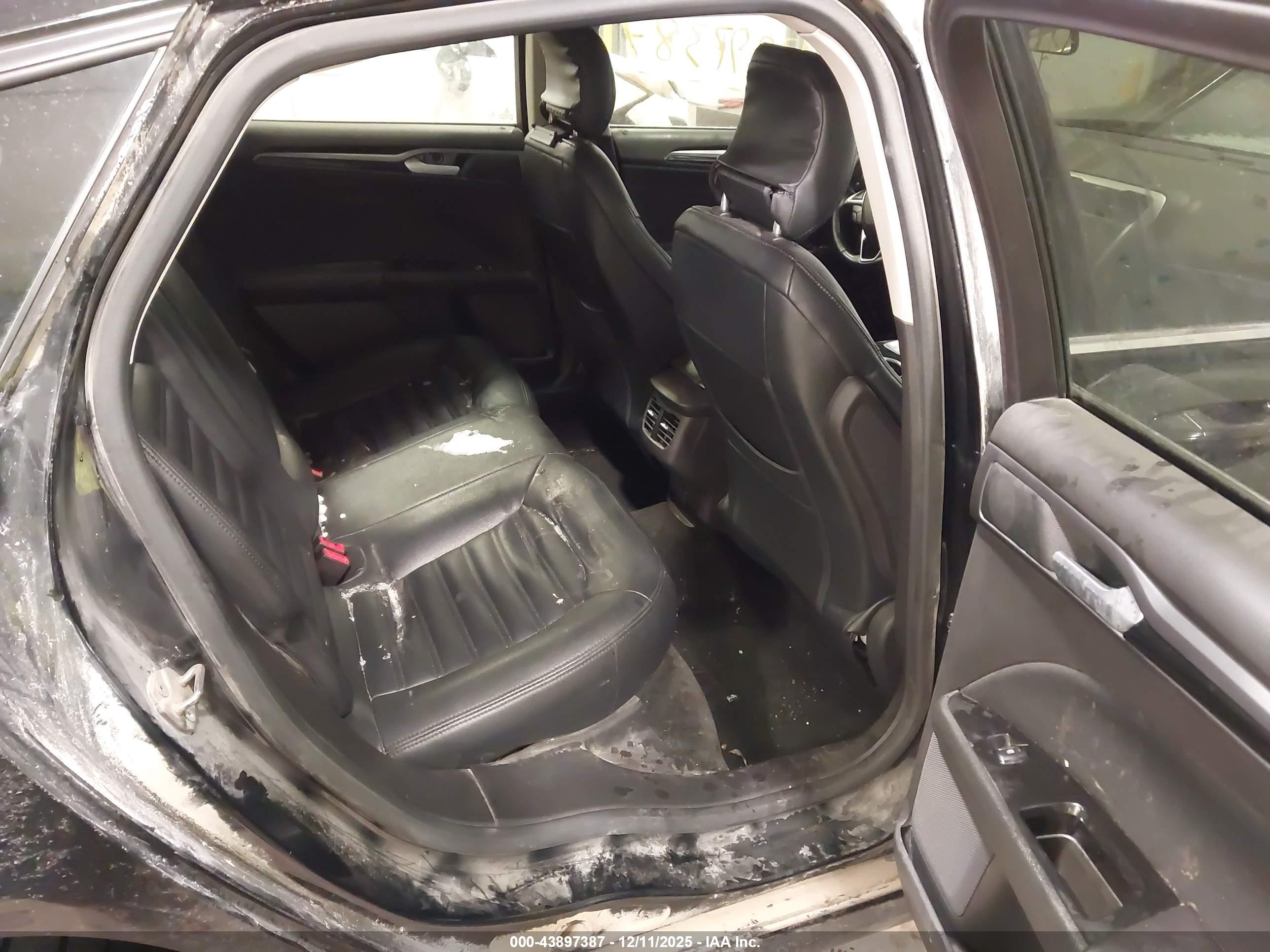 FORD FUSION image 8