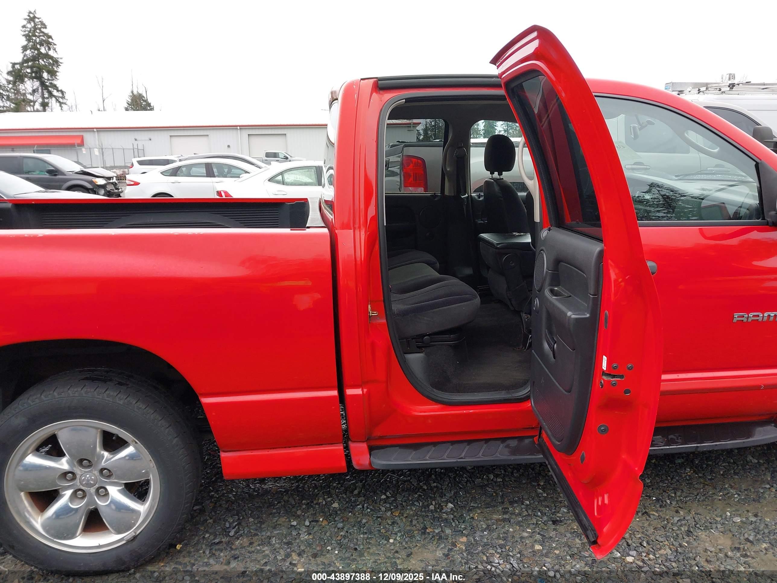 DODGE RAM image 8