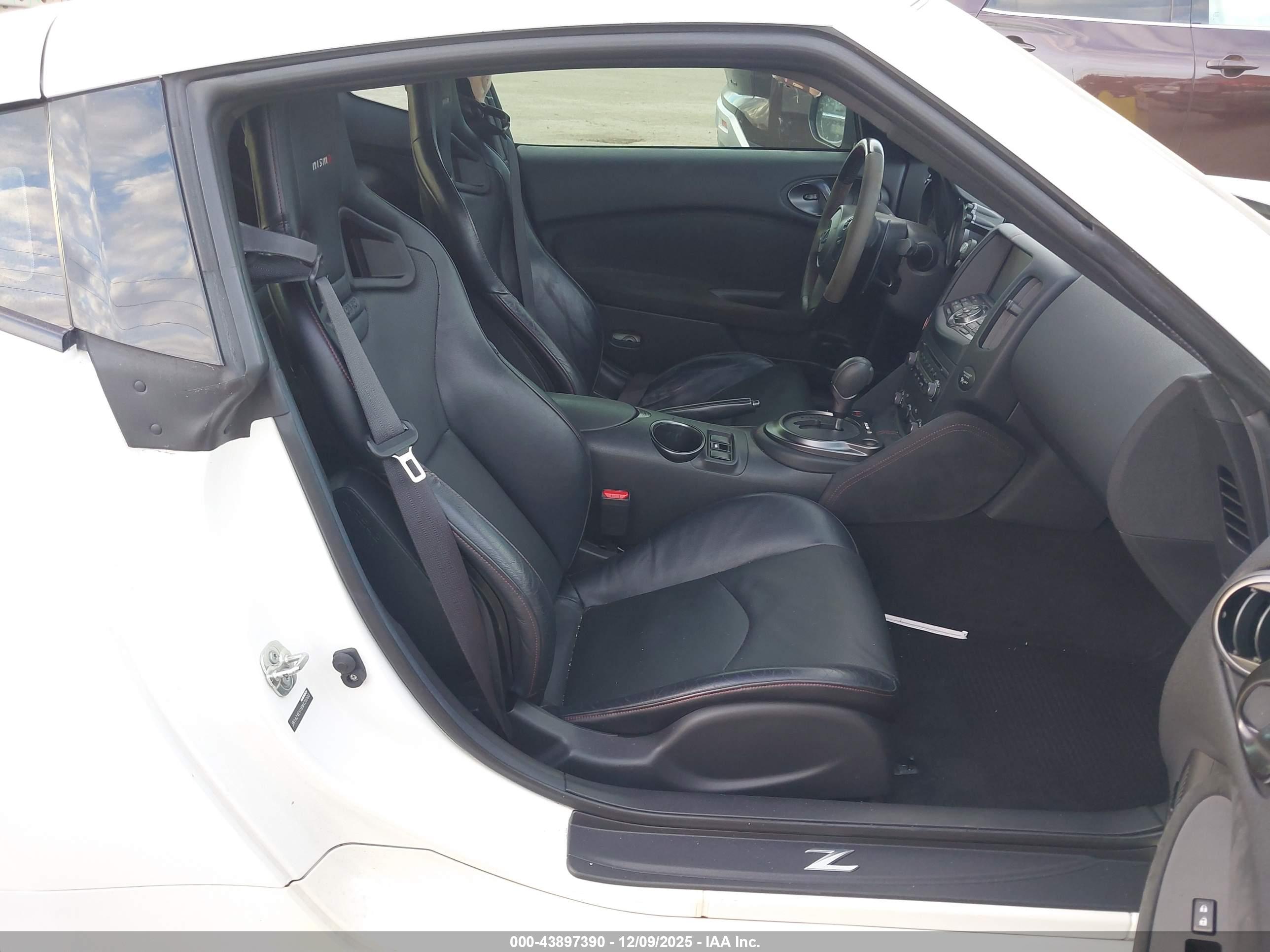 NISSAN 370Z image 5