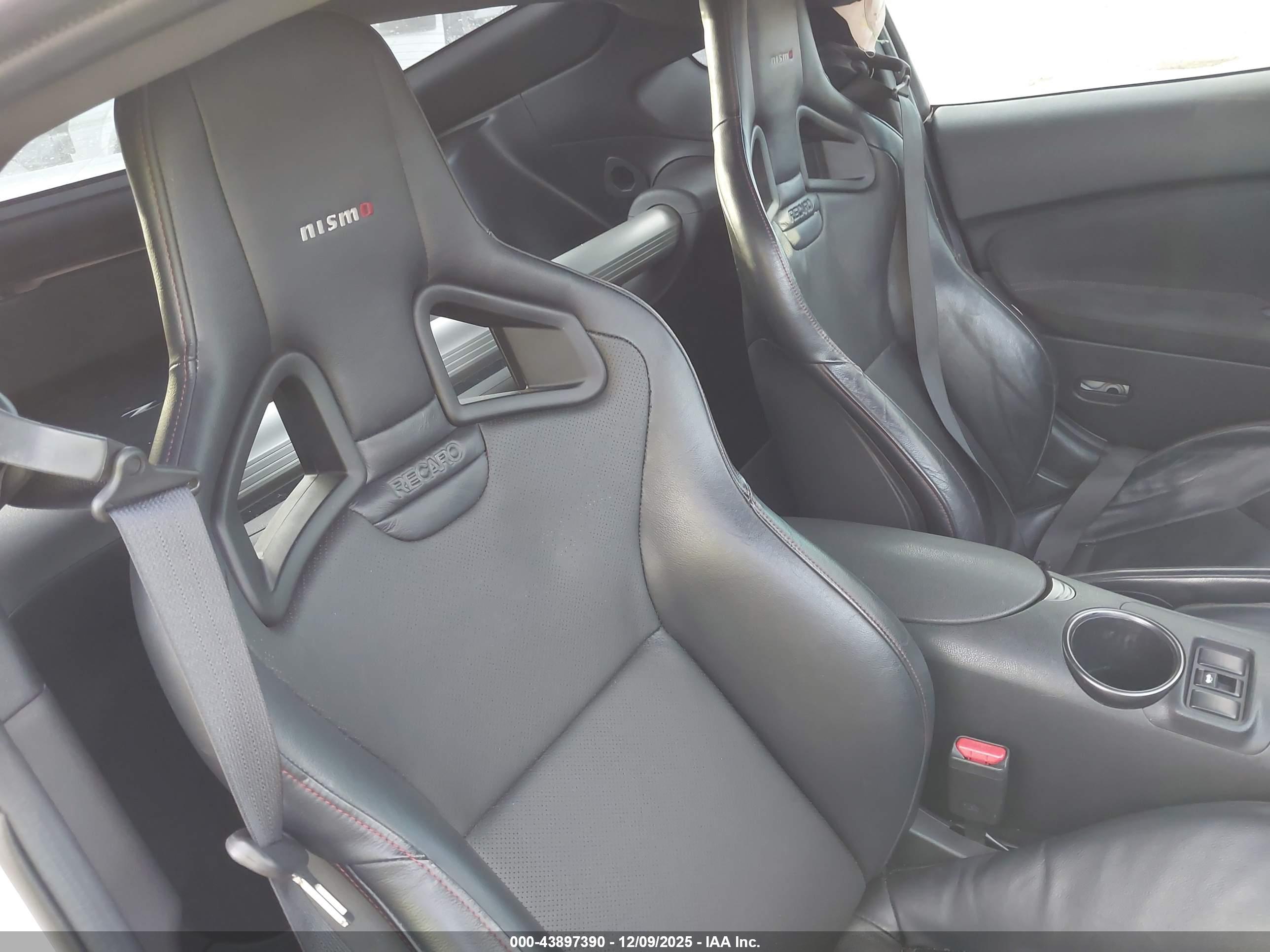 NISSAN 370Z image 8