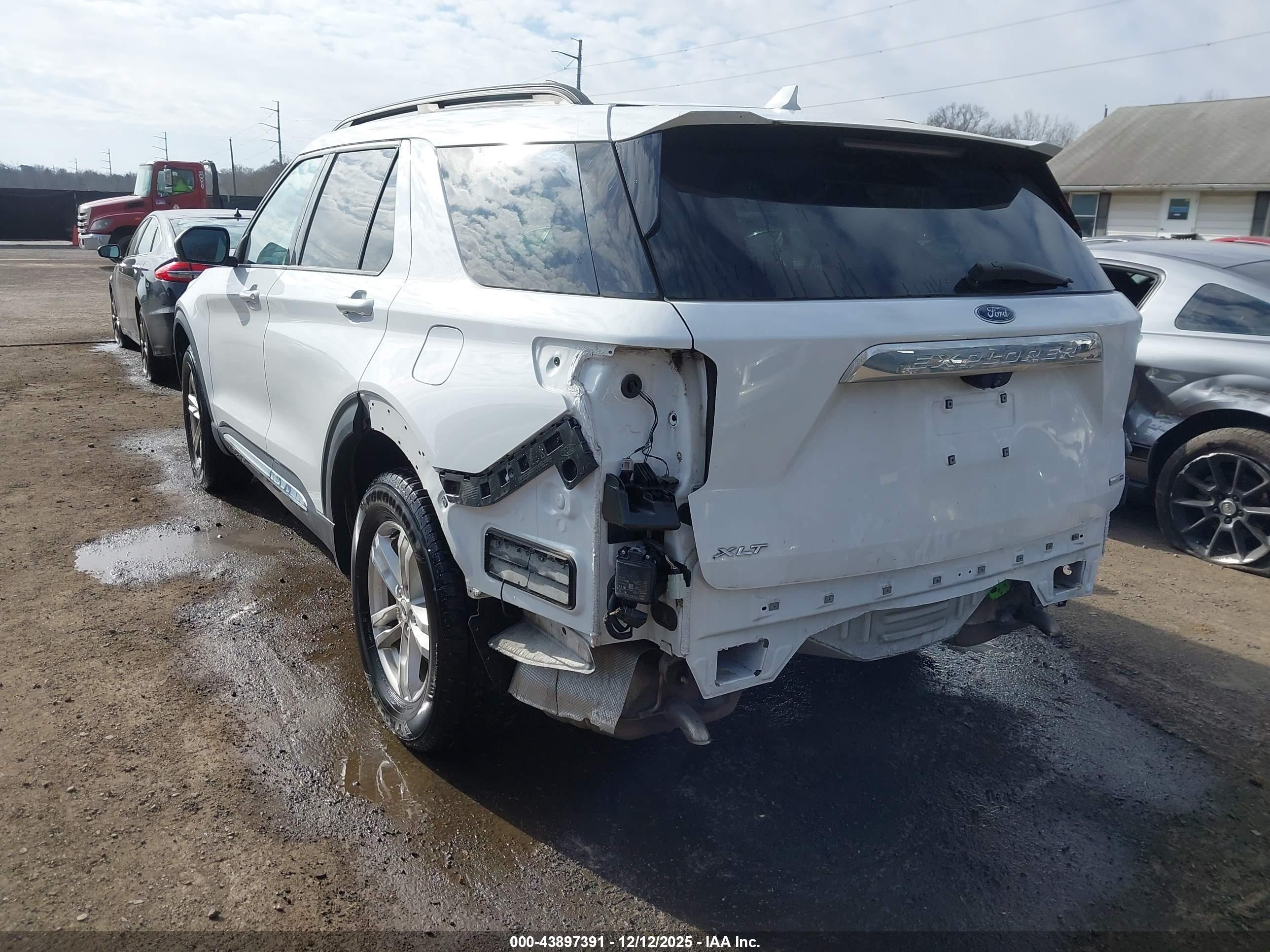 FORD EXPLORER image 3