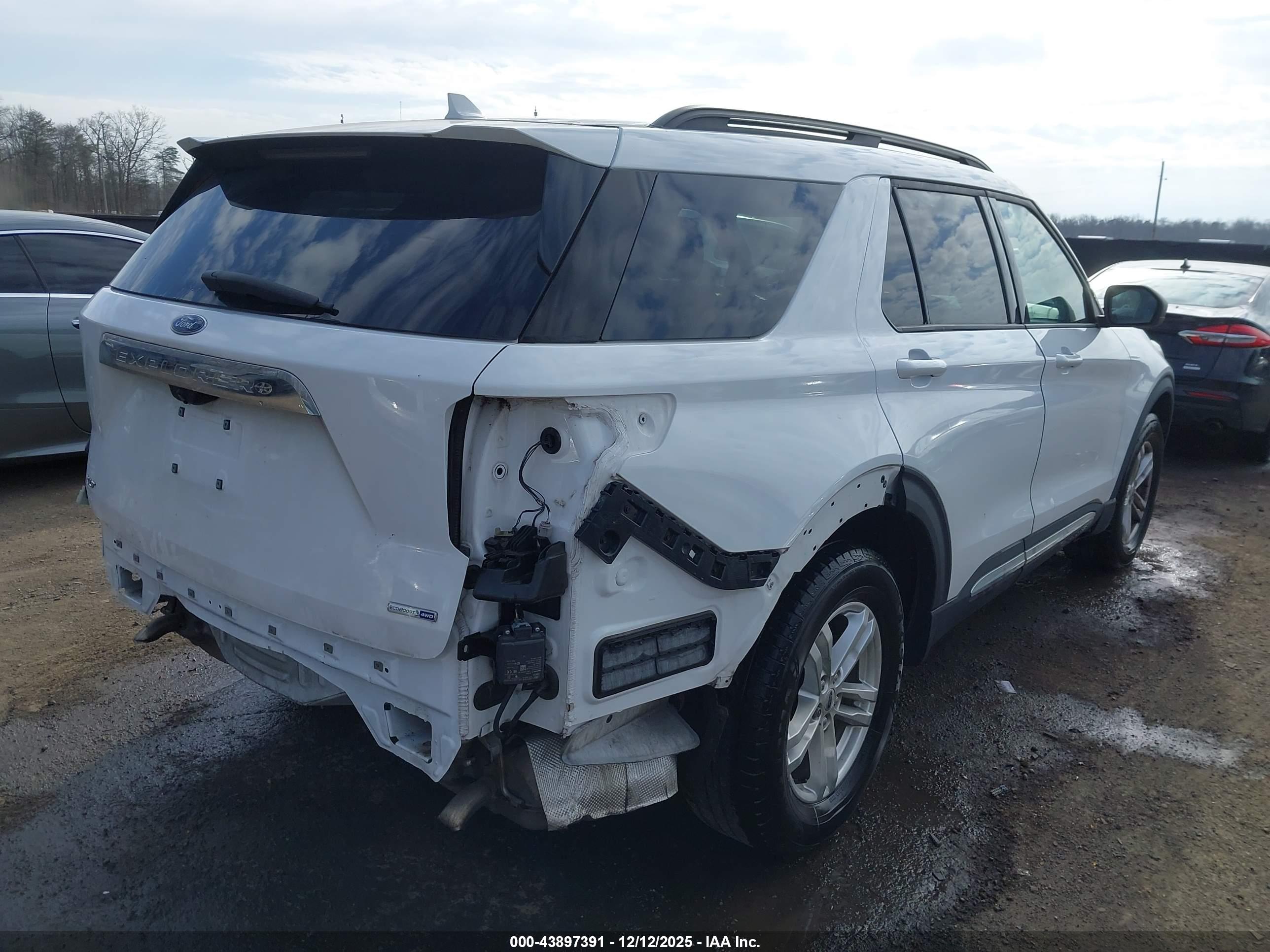FORD EXPLORER image 4
