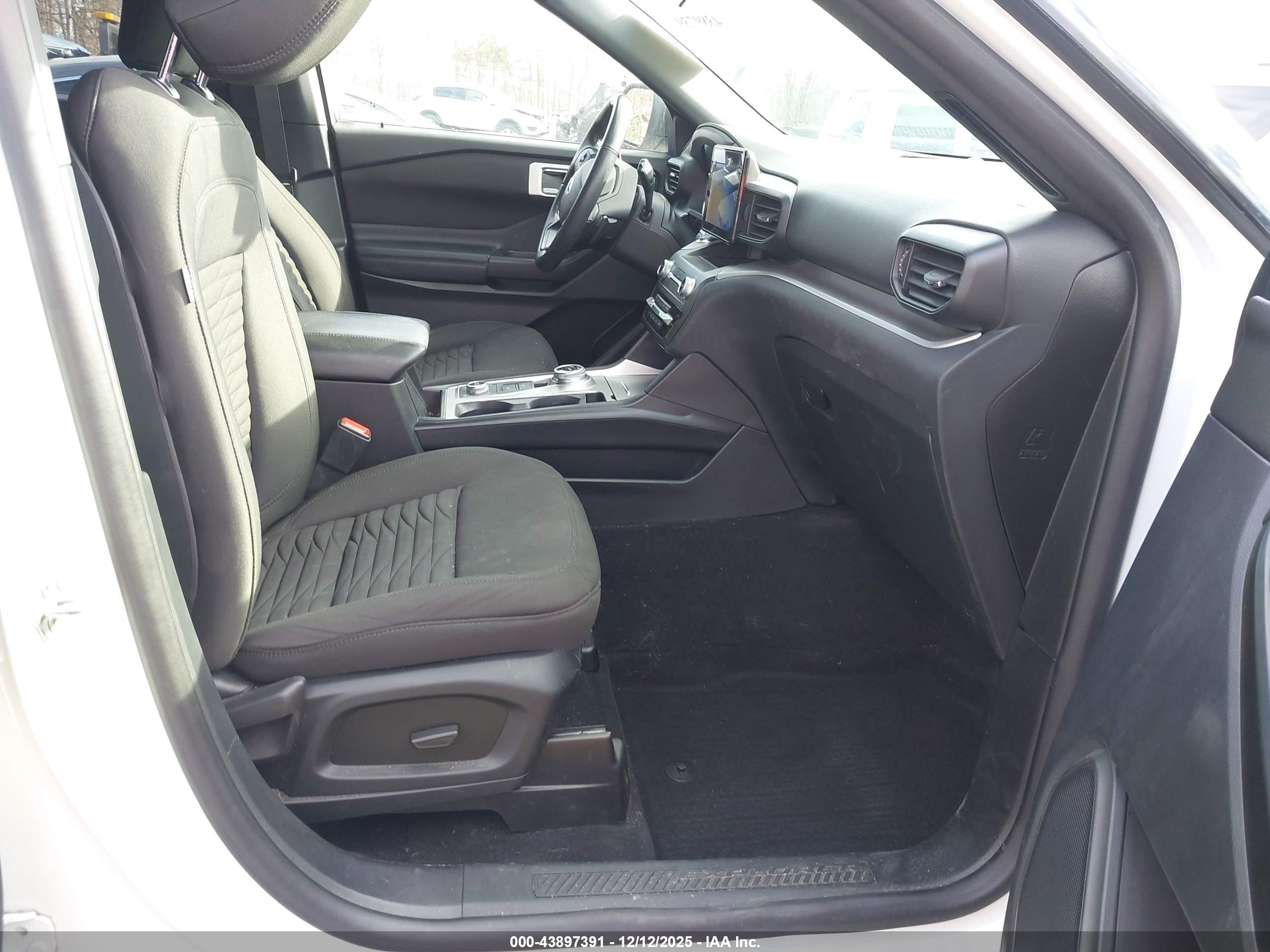 FORD EXPLORER image 5