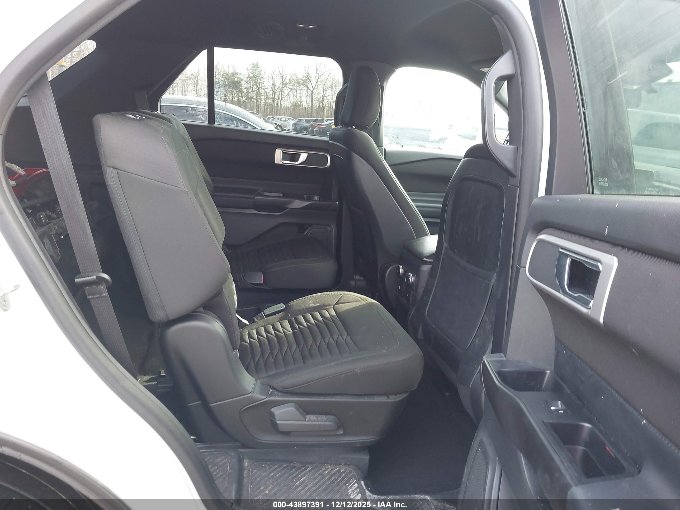 FORD EXPLORER image 8