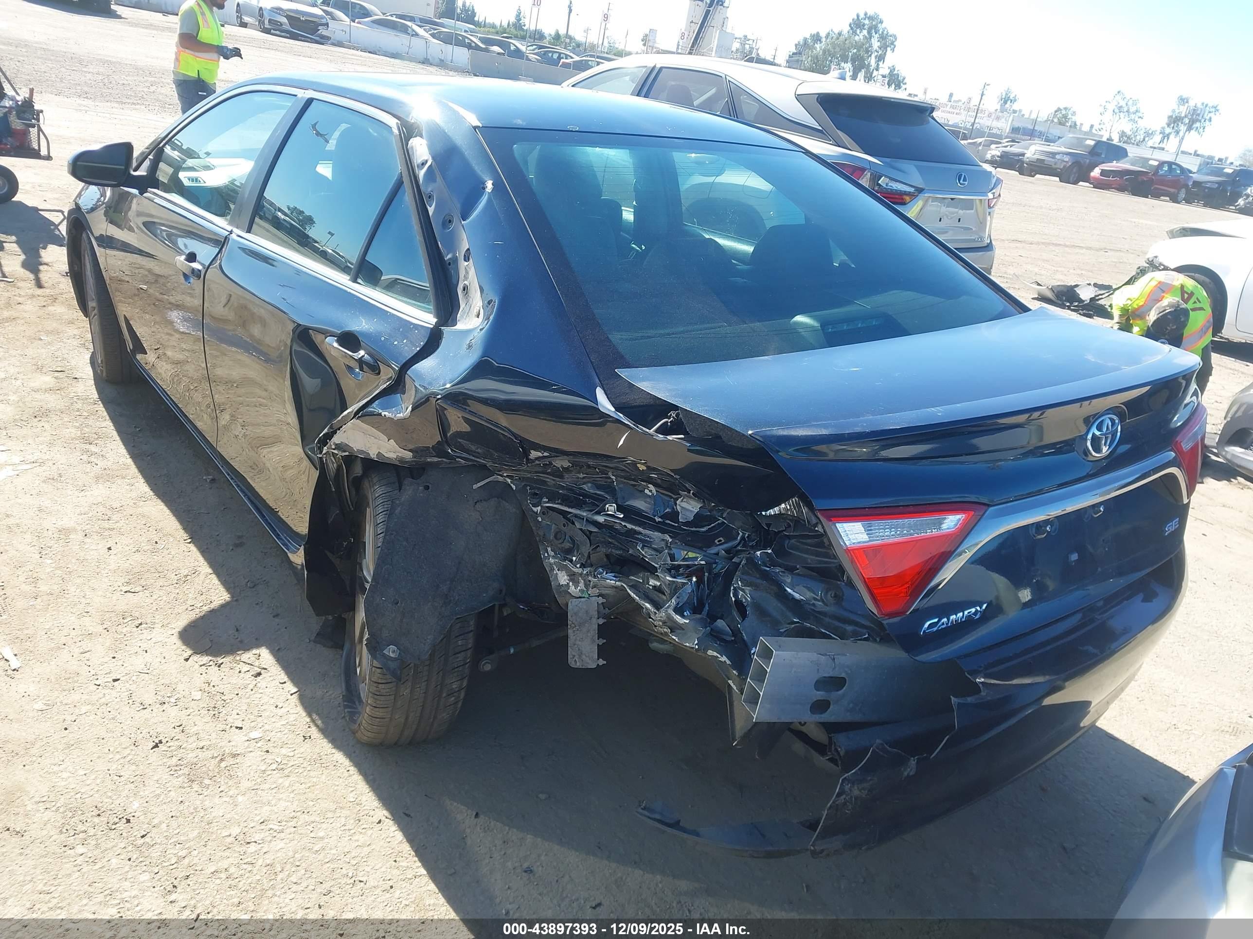 TOYOTA CAMRY image 3