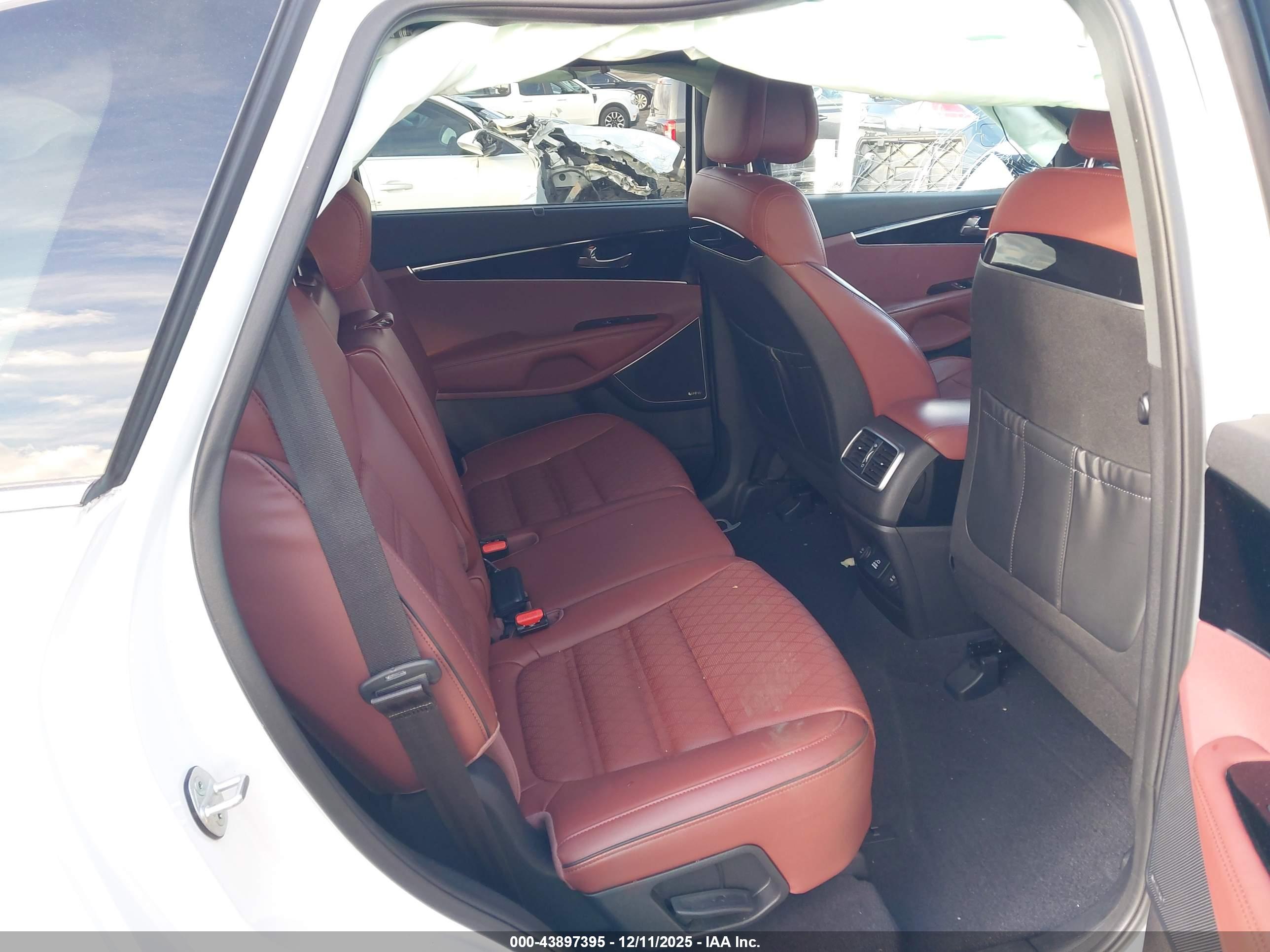 KIA SORENTO image 8