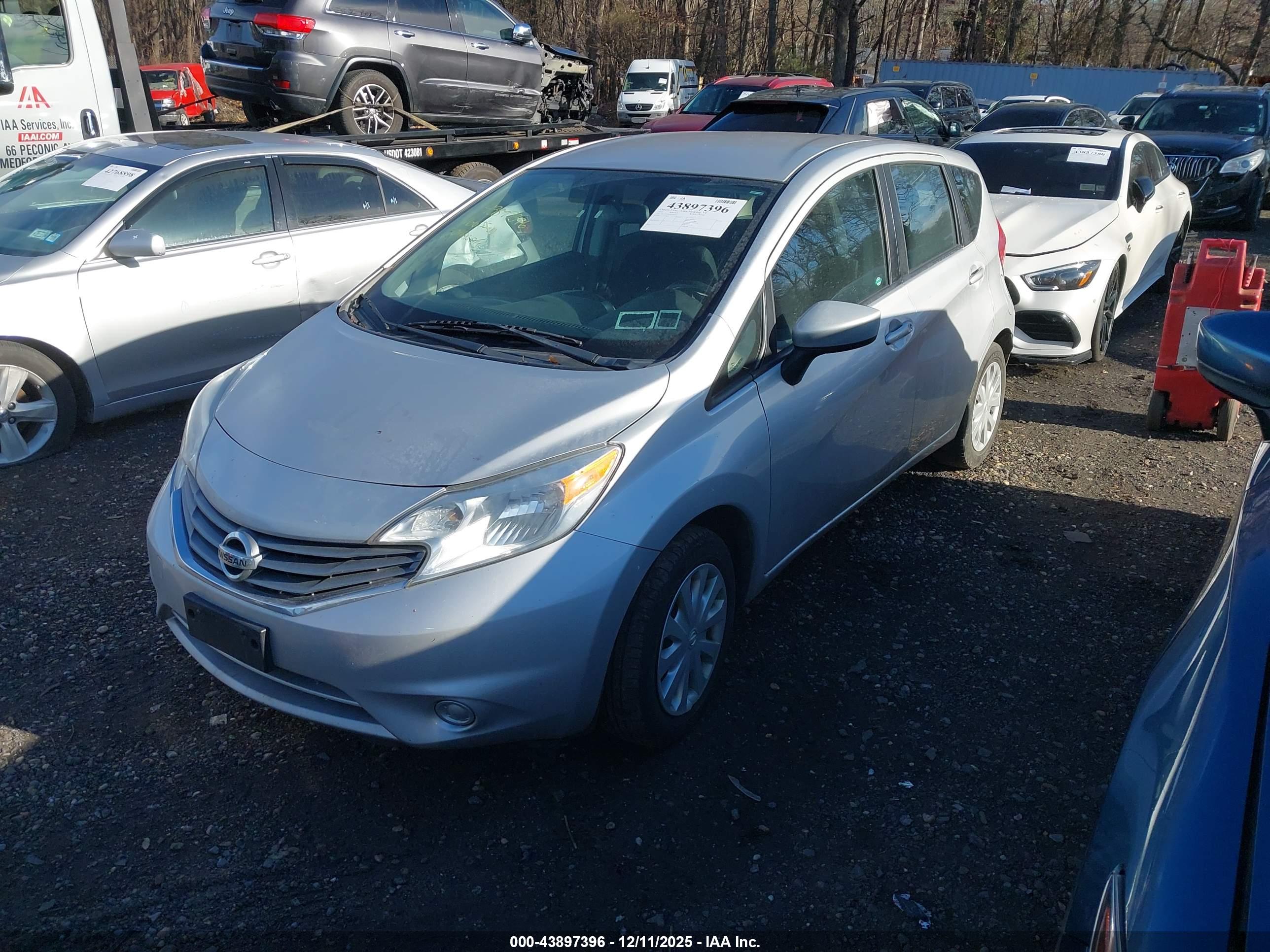 NISSAN VERSA image 2