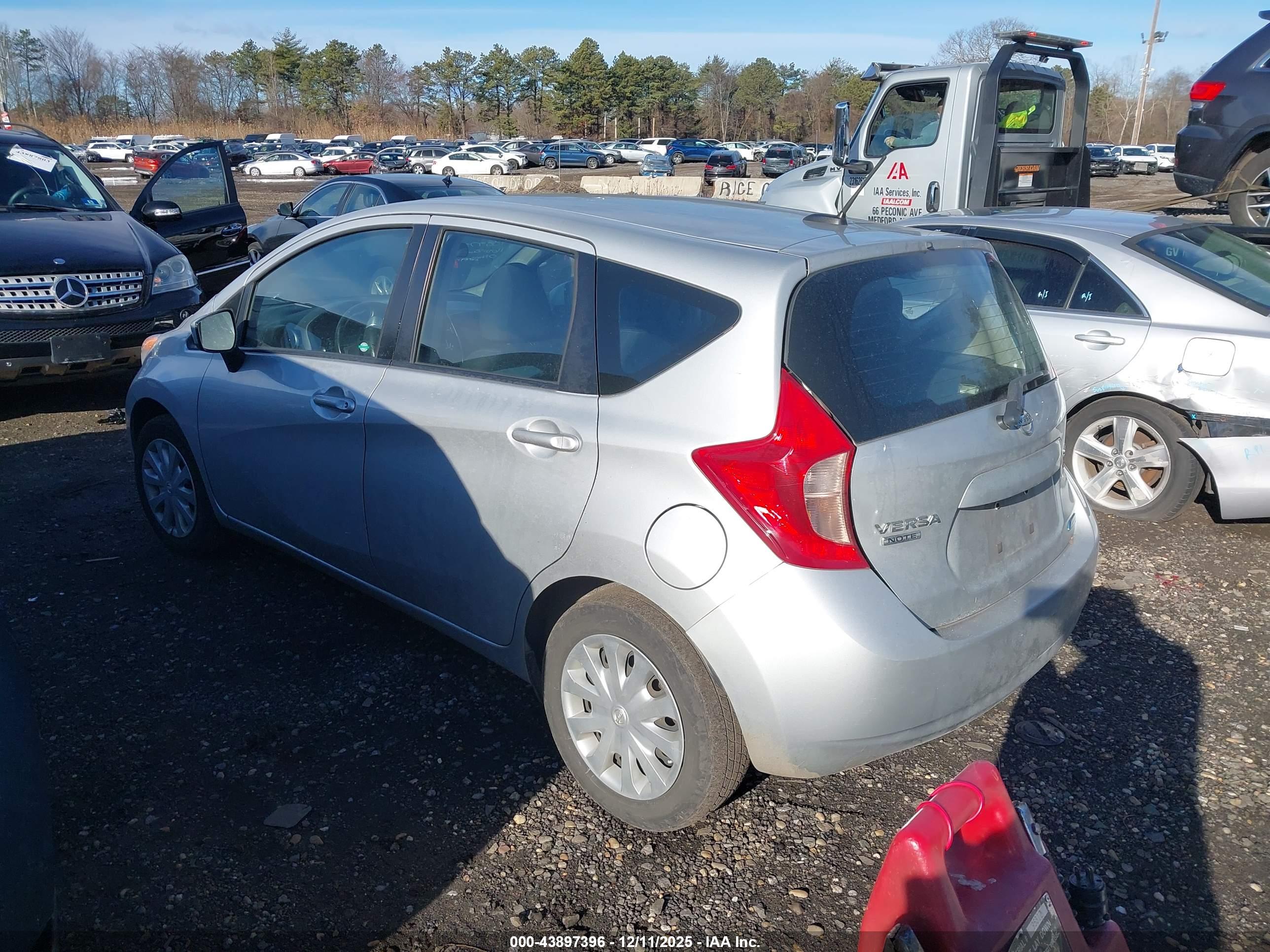 NISSAN VERSA image 3