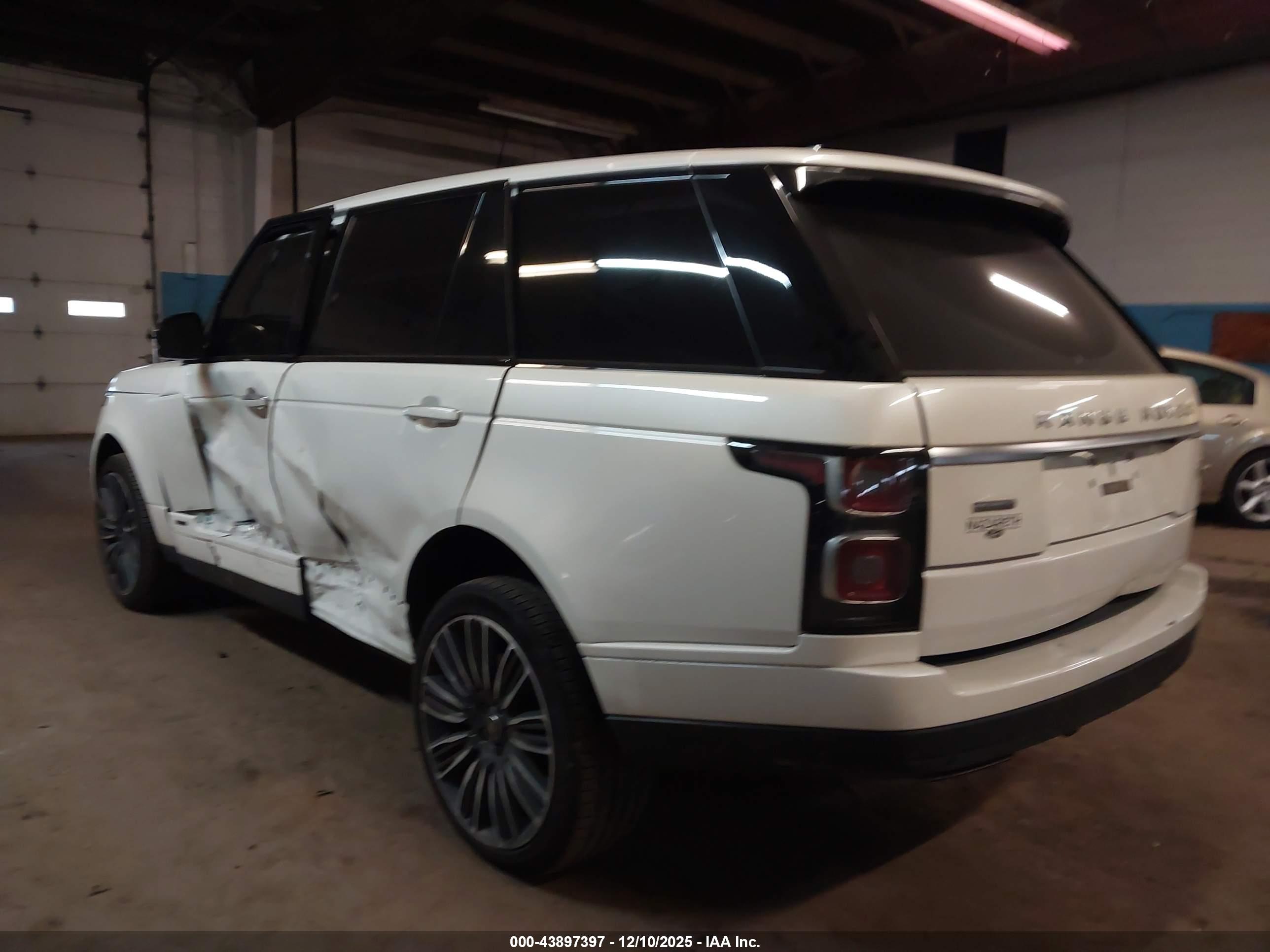 LAND ROVER image 3