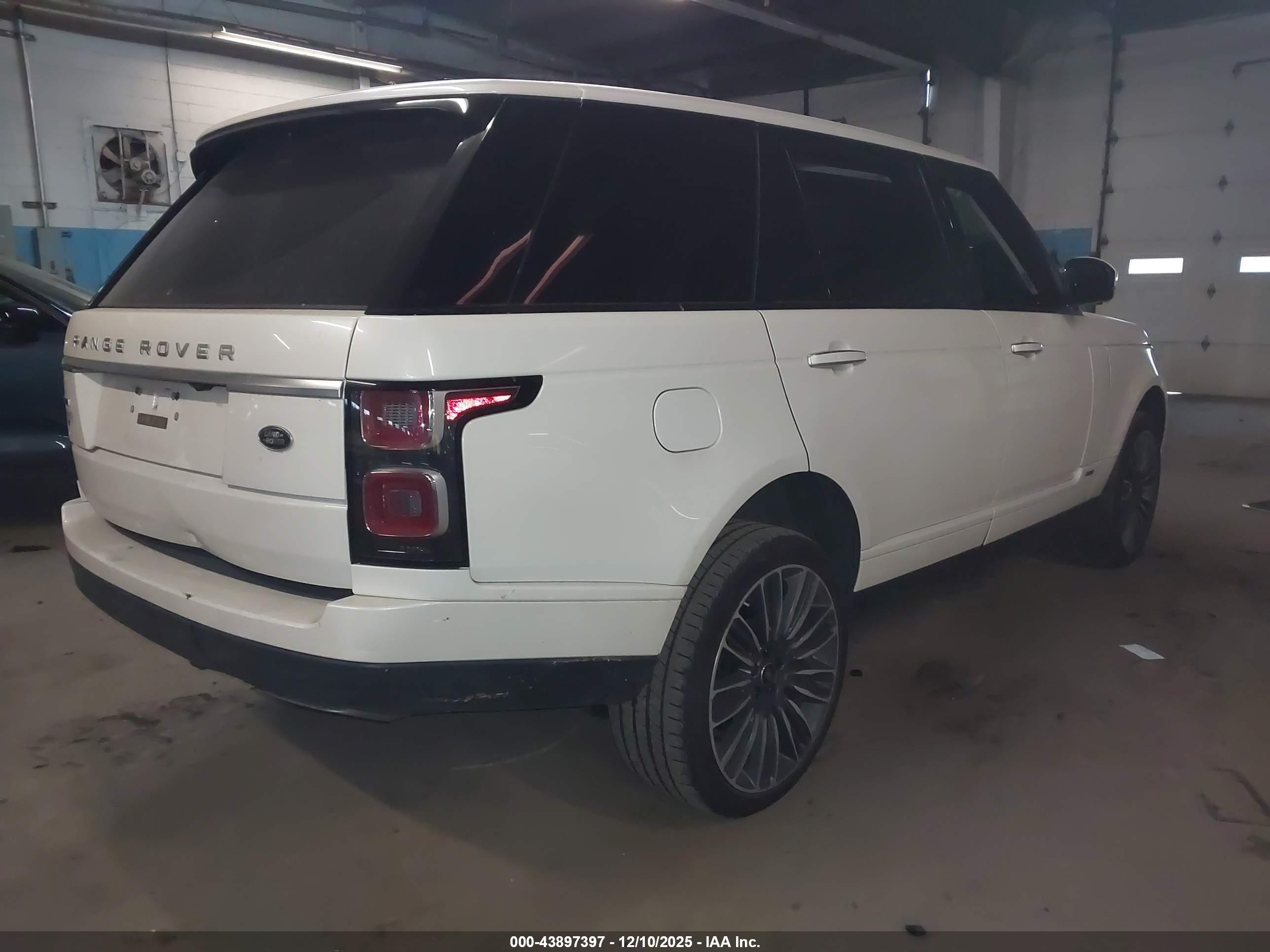 LAND ROVER image 4