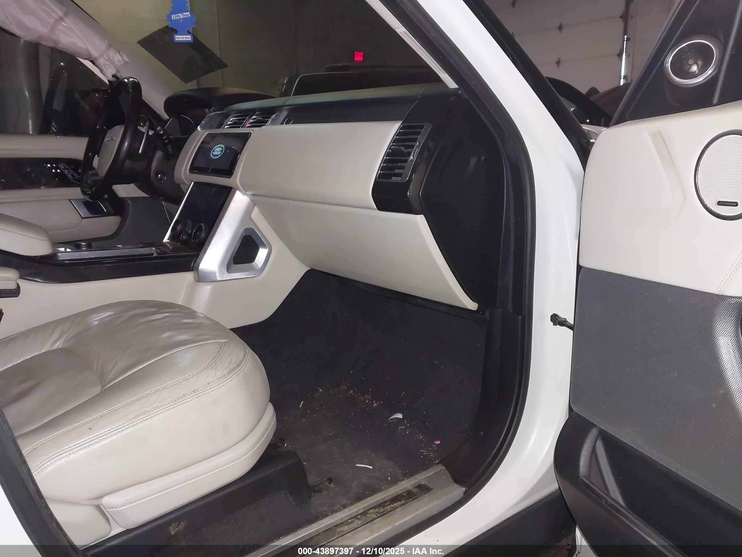 LAND ROVER image 5
