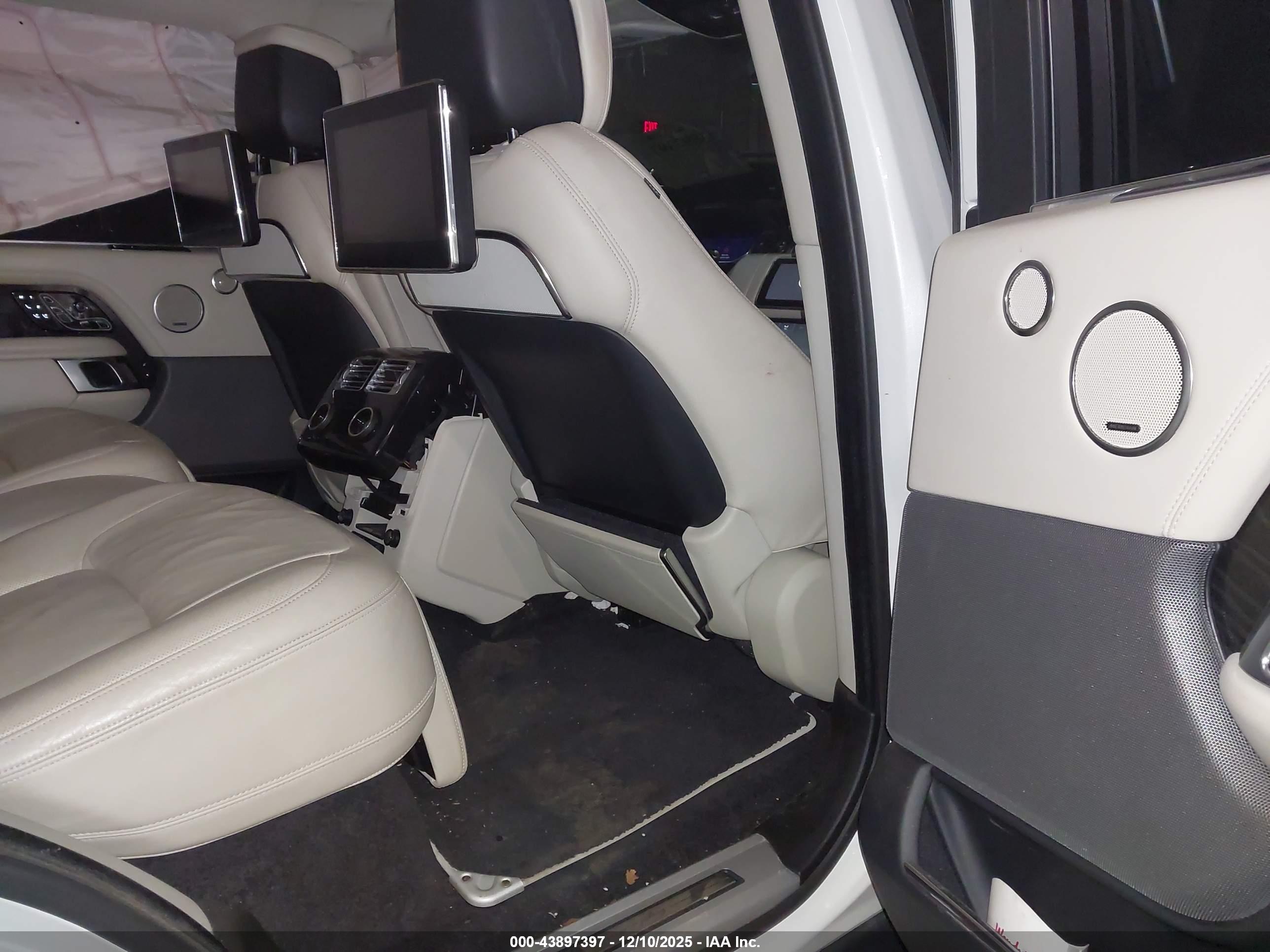 LAND ROVER image 8