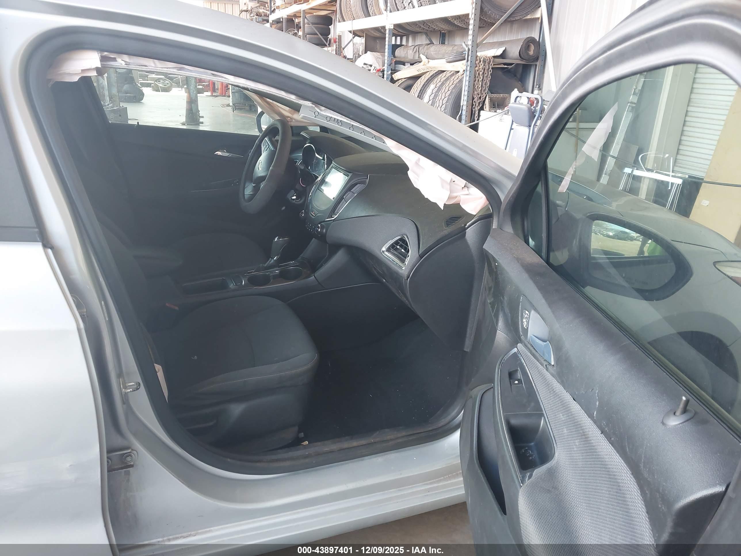 CHEVROLET CRUZE image 5