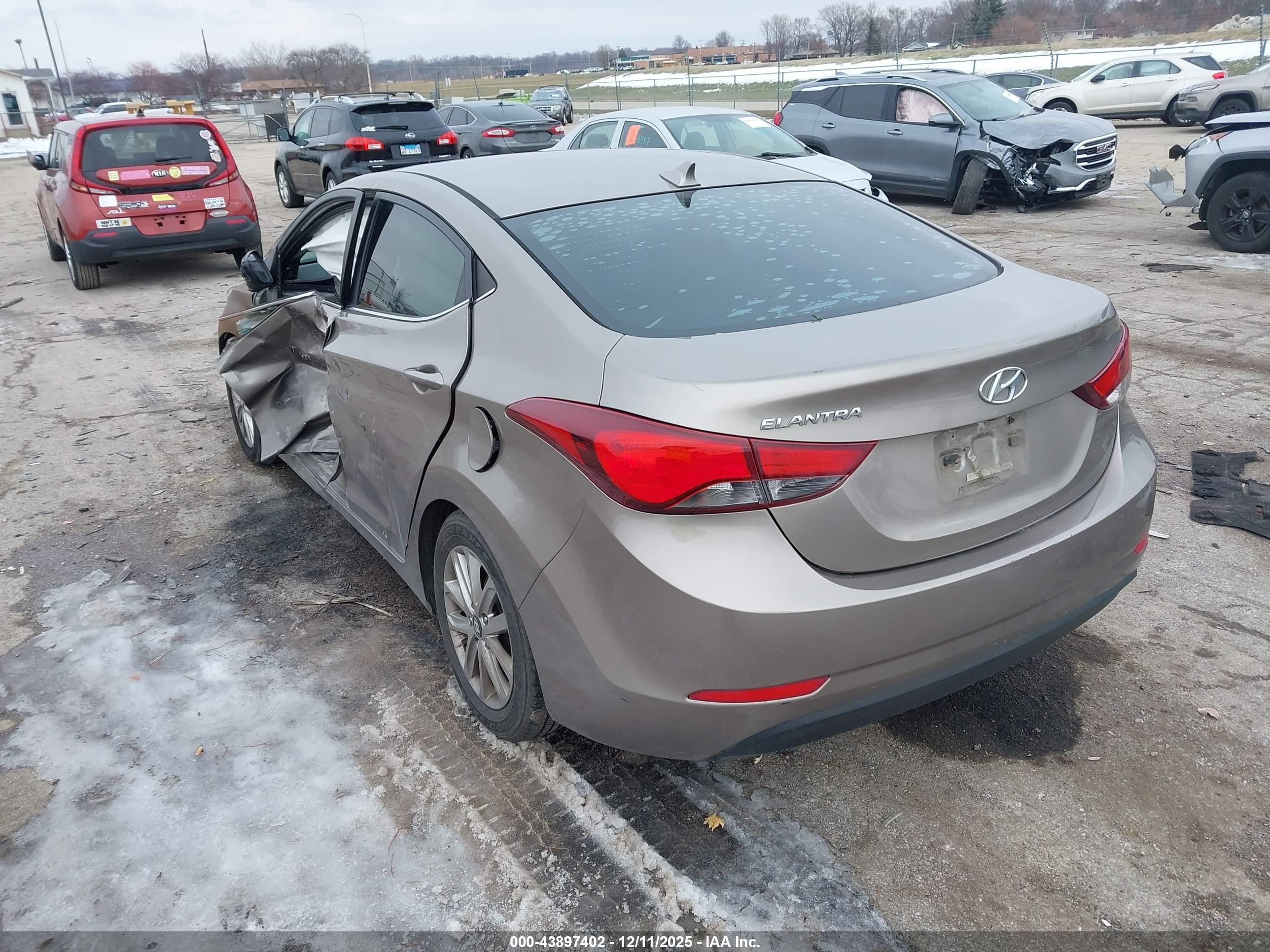 HYUNDAI ELANTRA image 3
