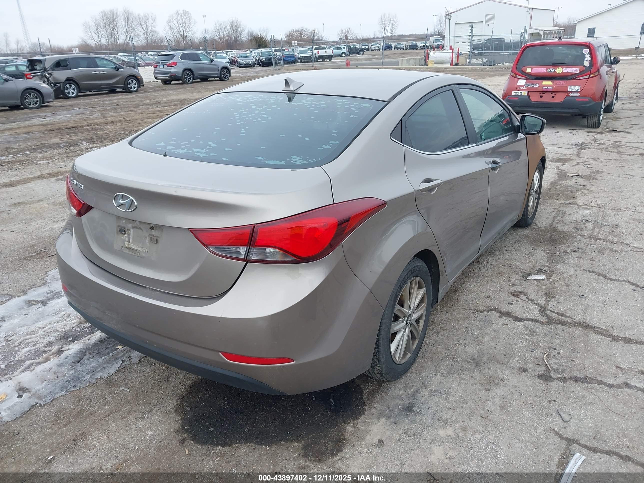 HYUNDAI ELANTRA image 4