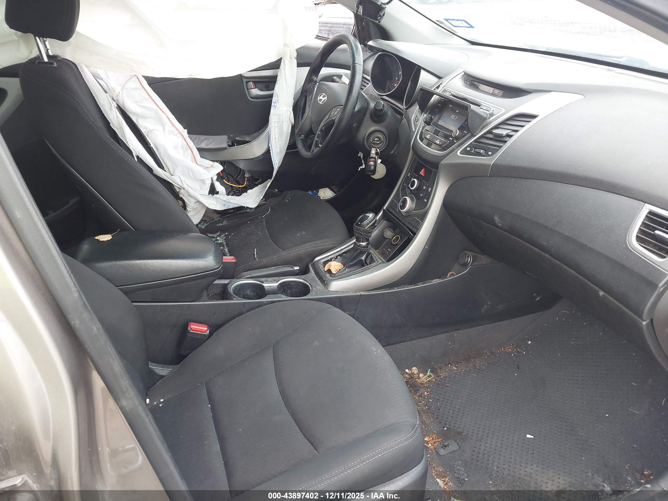 HYUNDAI ELANTRA image 5
