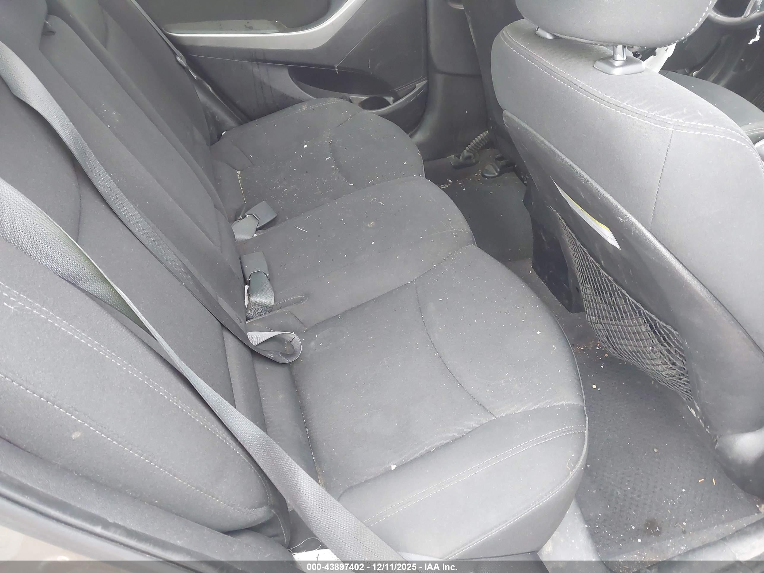 HYUNDAI ELANTRA image 8