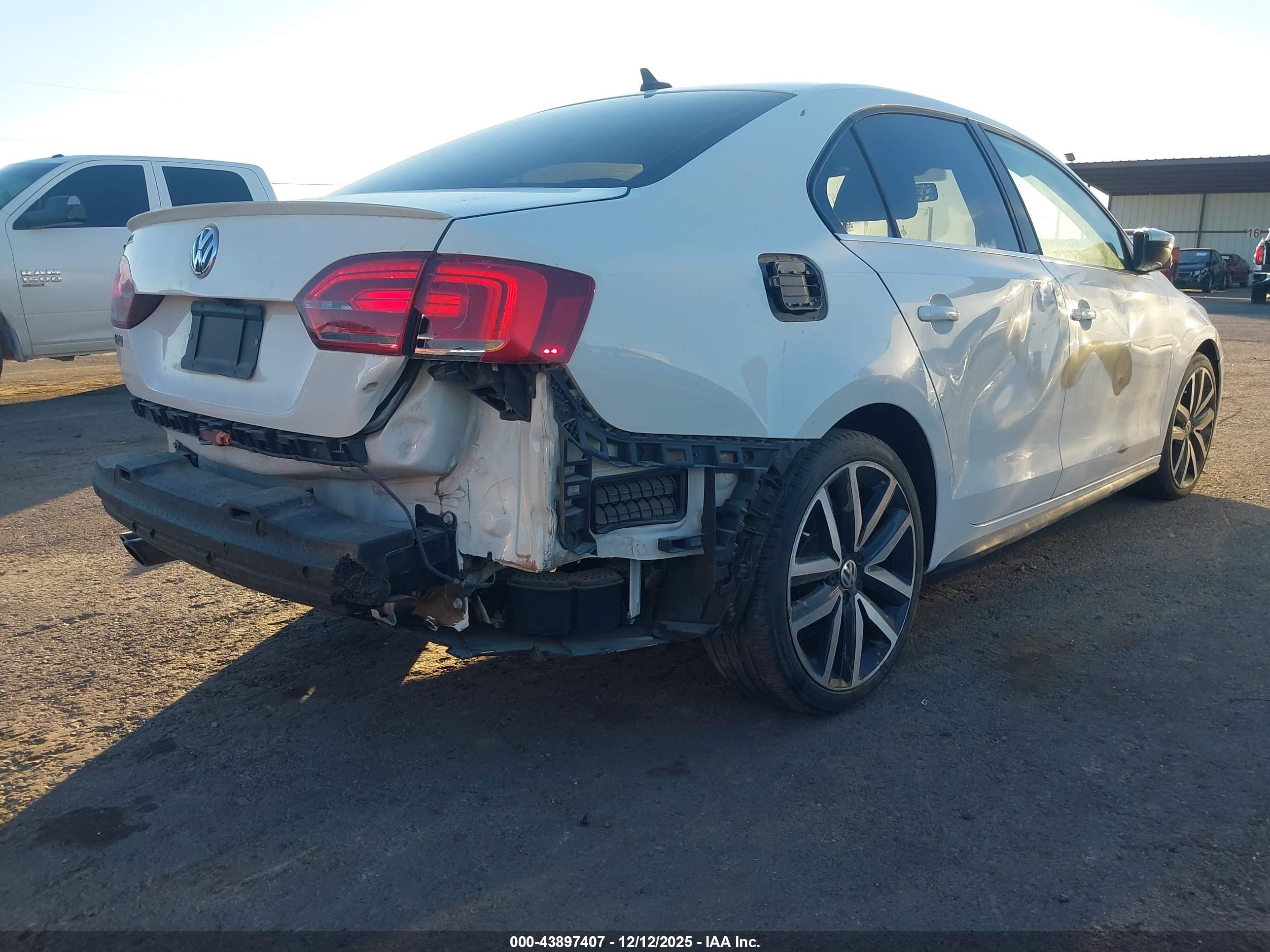 VOLKSWAGEN JETTA image 6