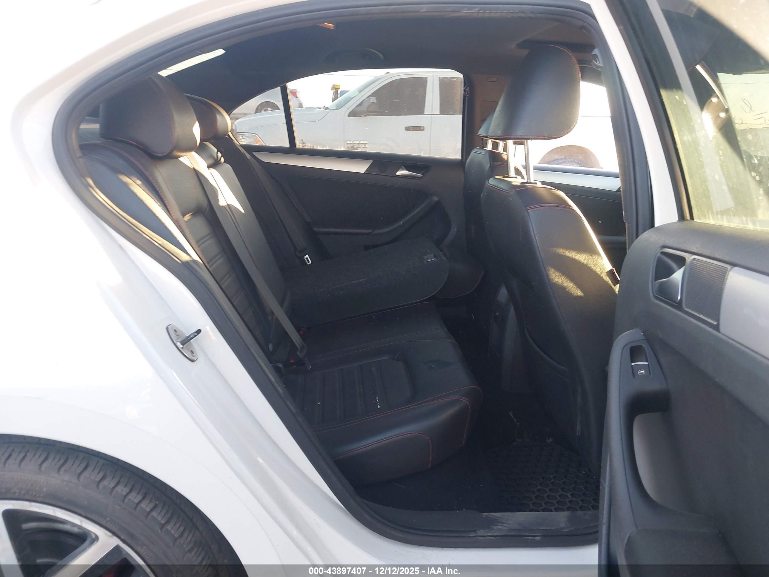 VOLKSWAGEN JETTA image 8