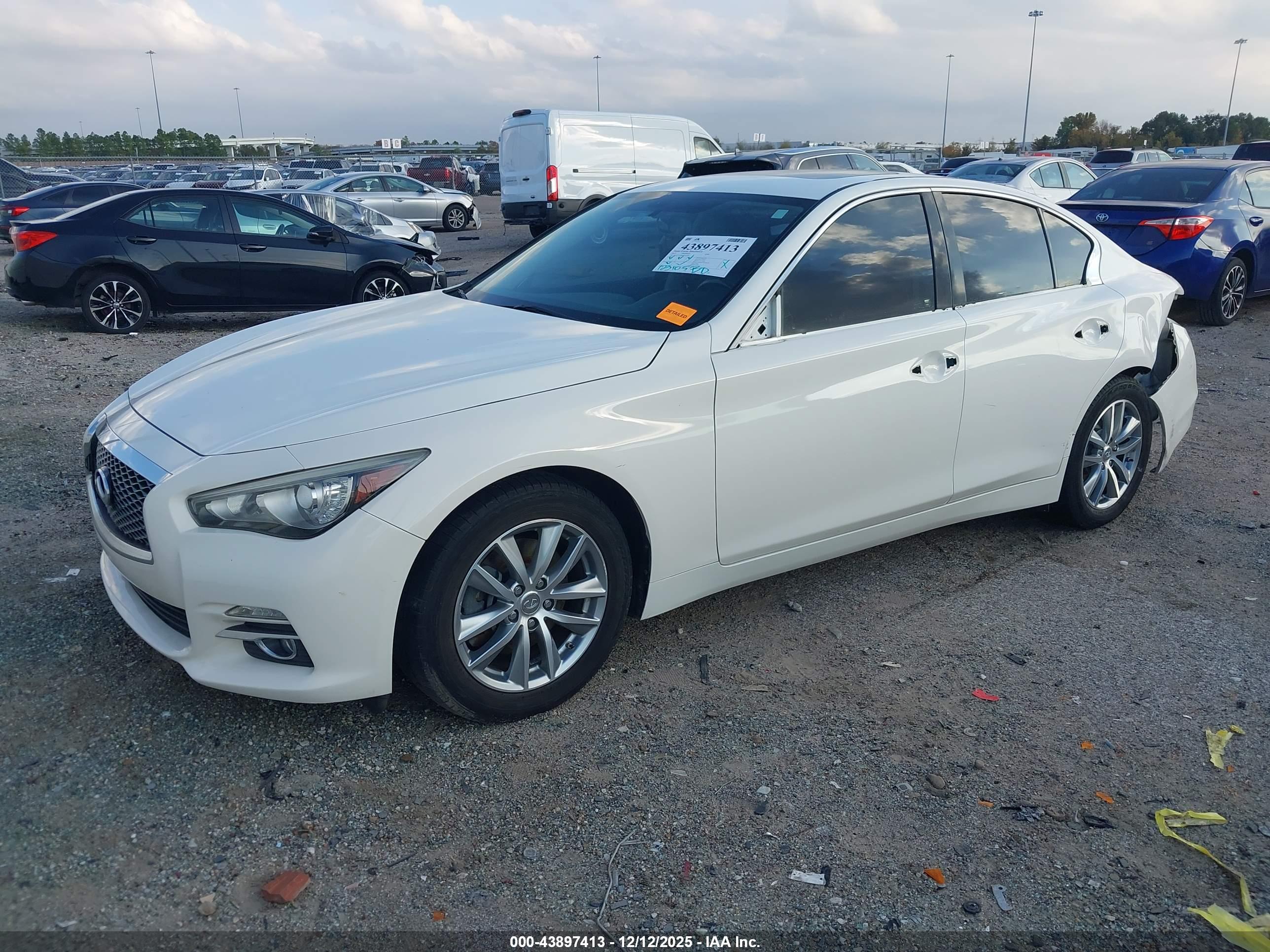 INFINITI Q50 image 2