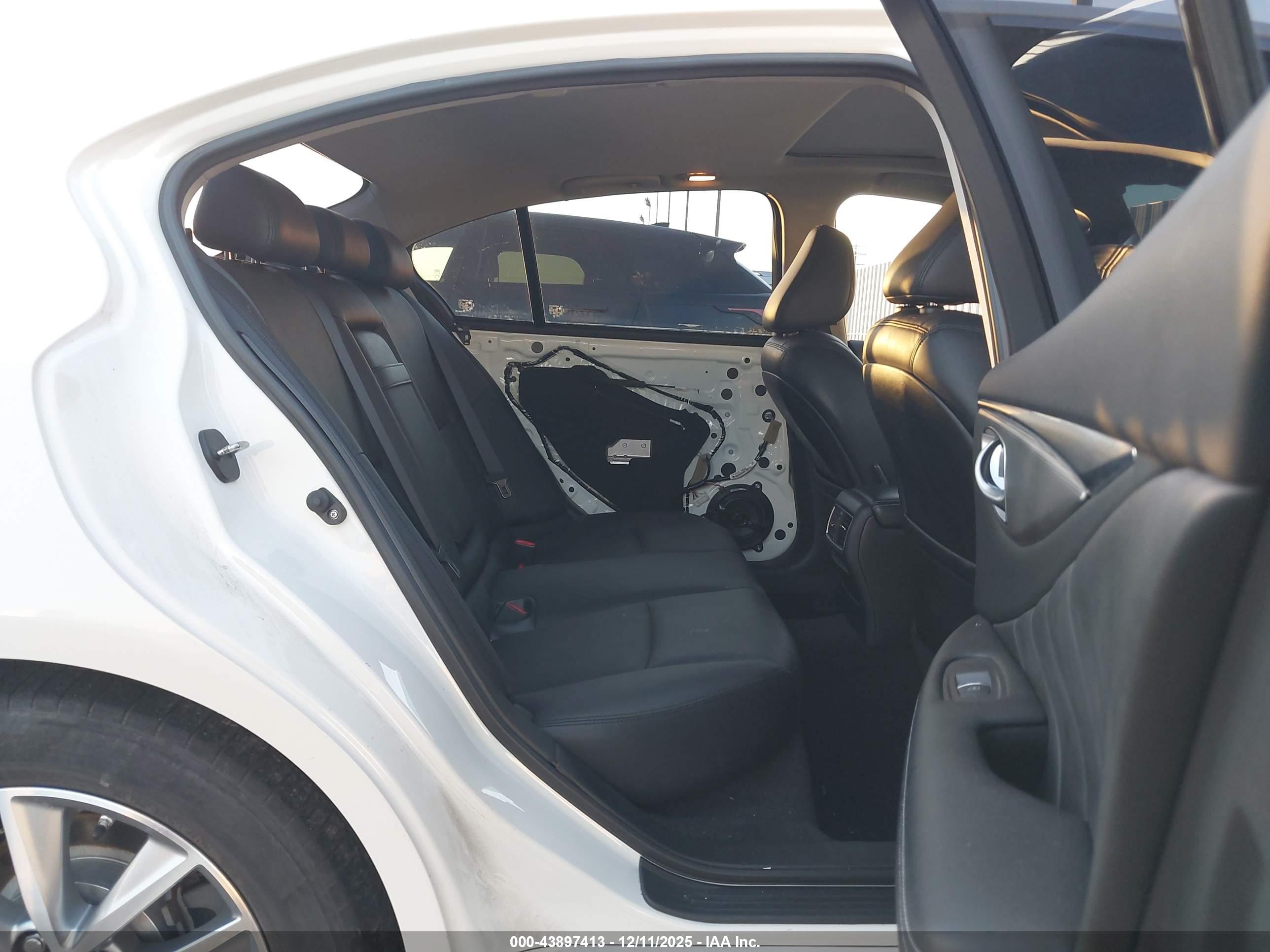 INFINITI Q50 image 8
