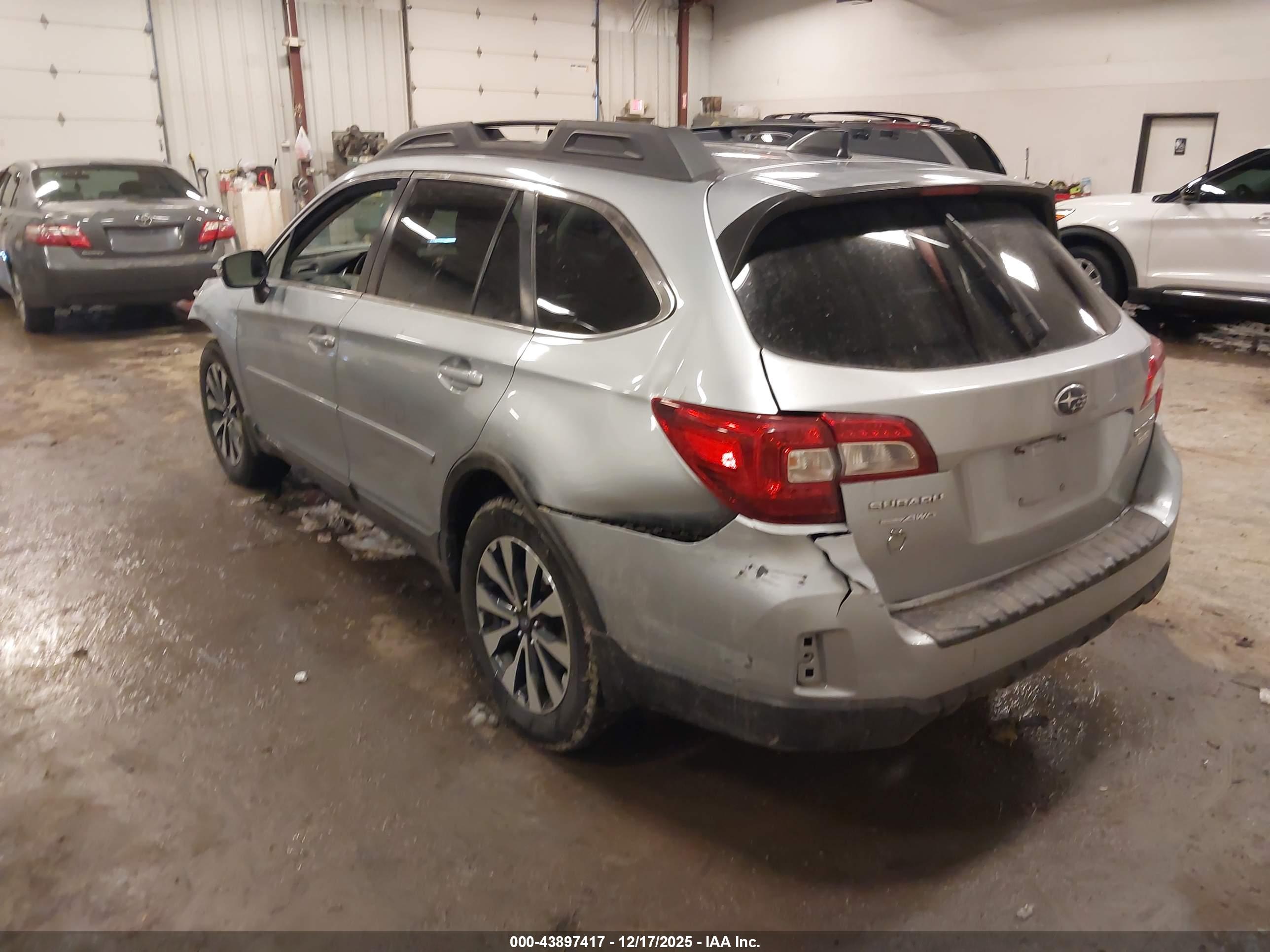 SUBARU OUTBACK image 3