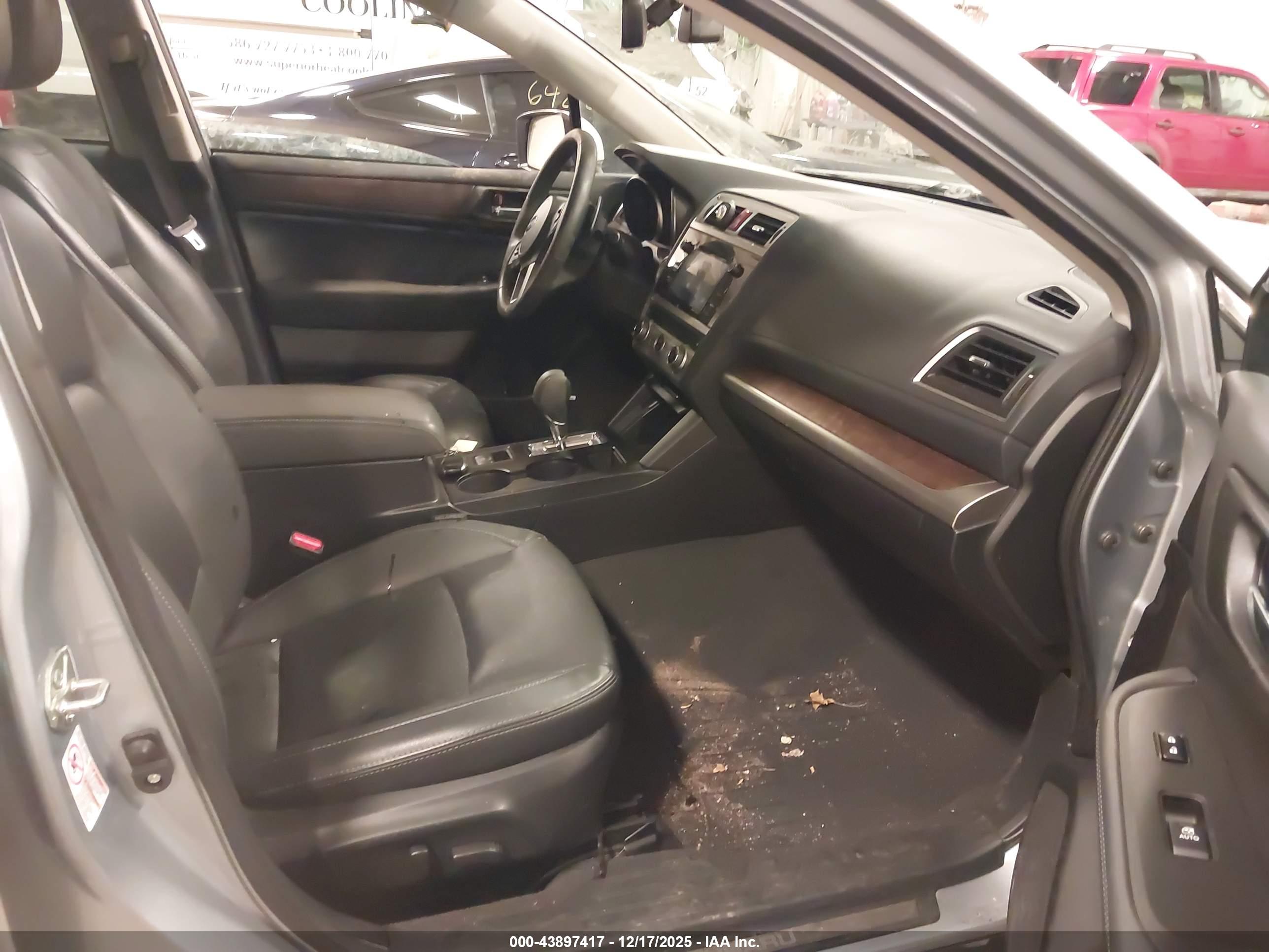SUBARU OUTBACK image 5
