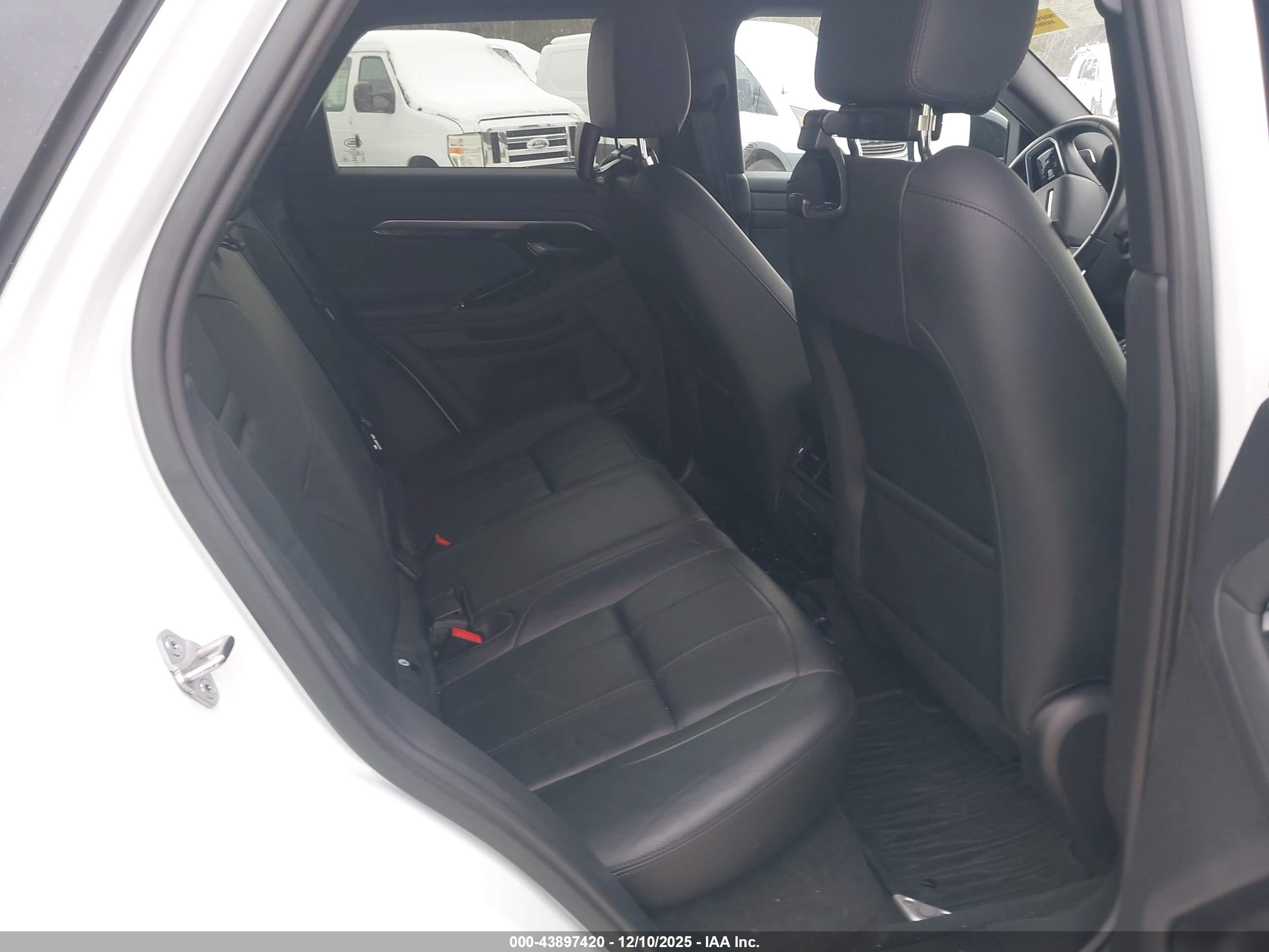 LAND ROVER image 8