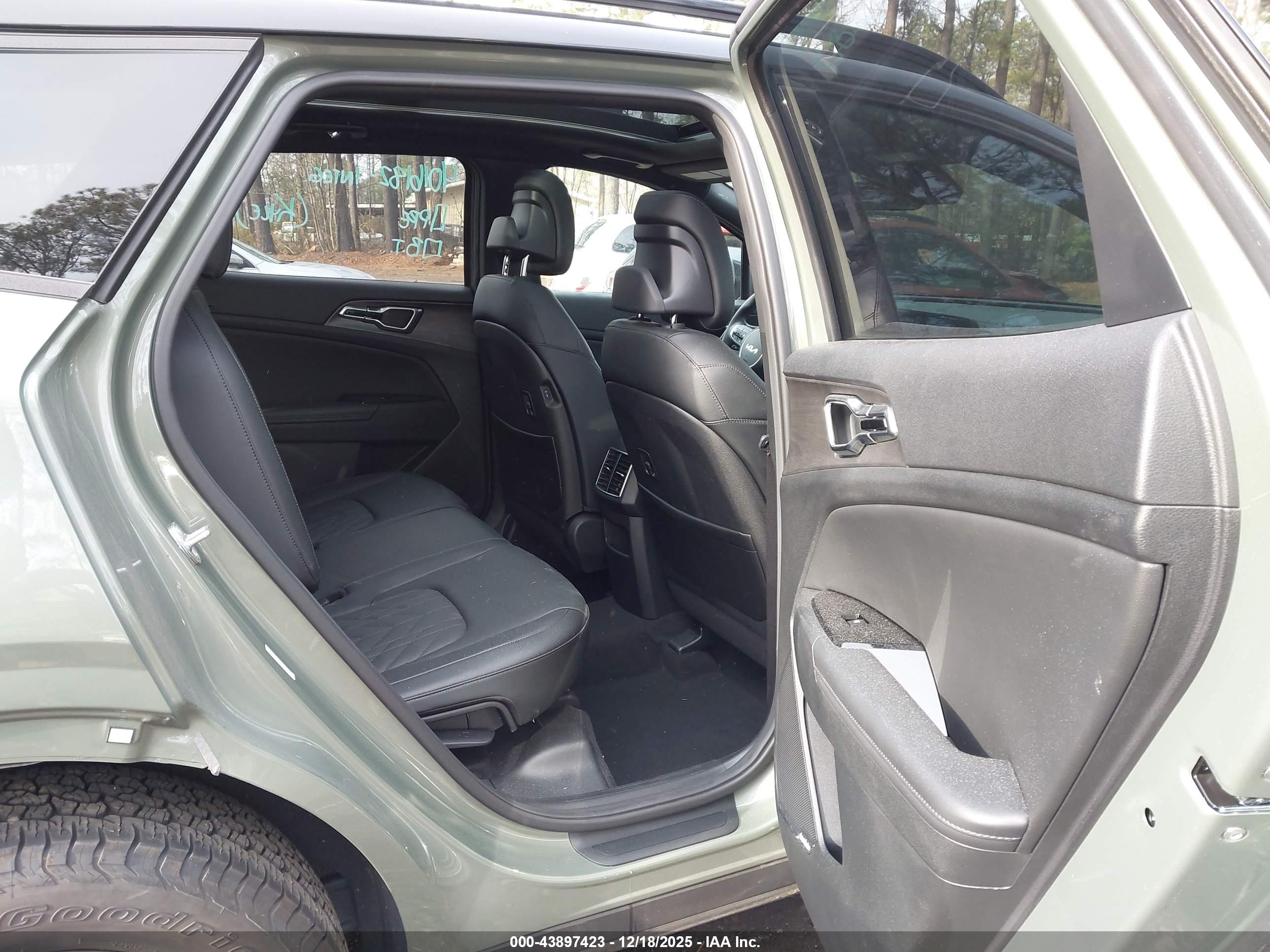 KIA SPORTAGE image 8