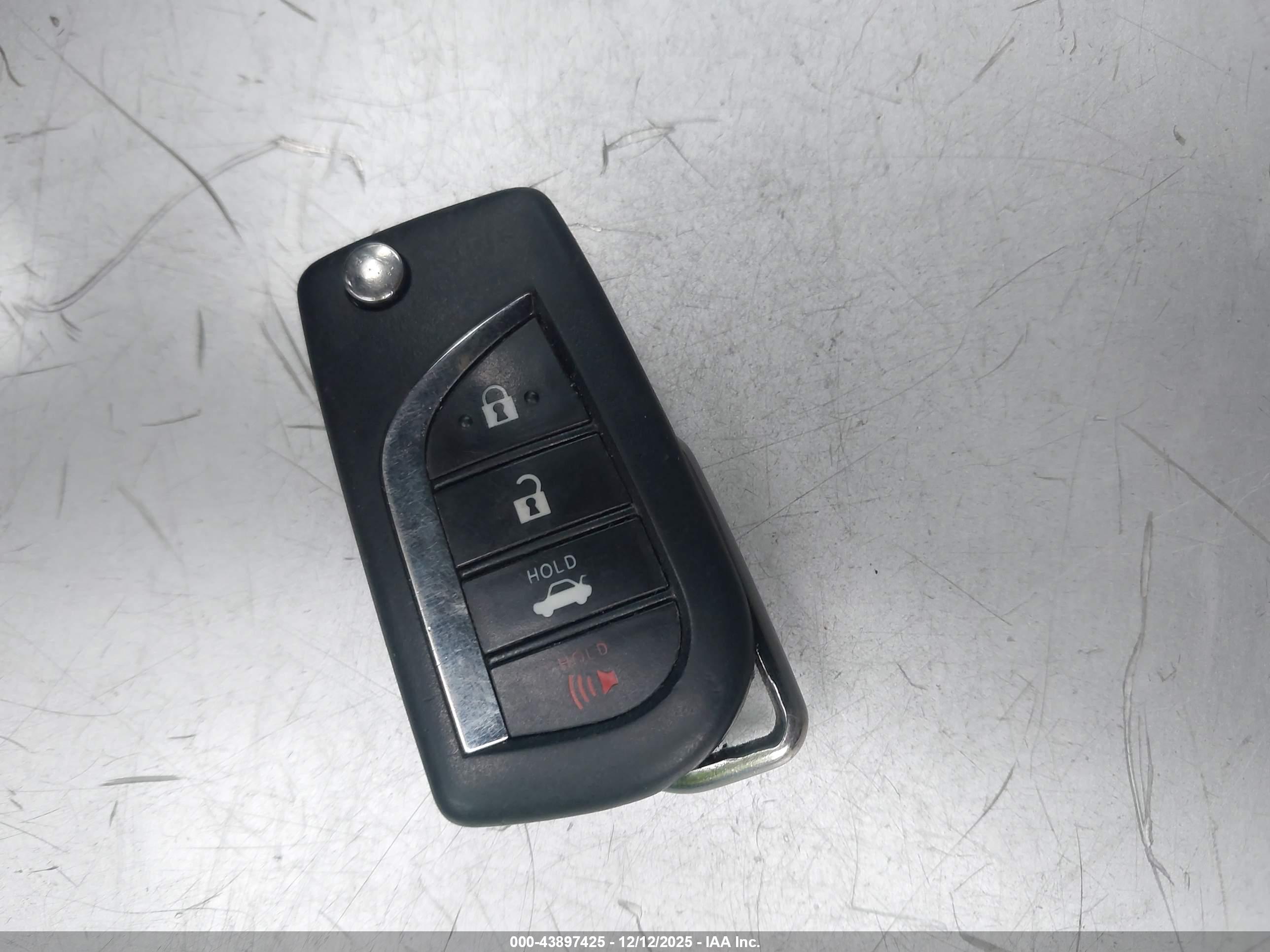 TOYOTA CAMRY image 11