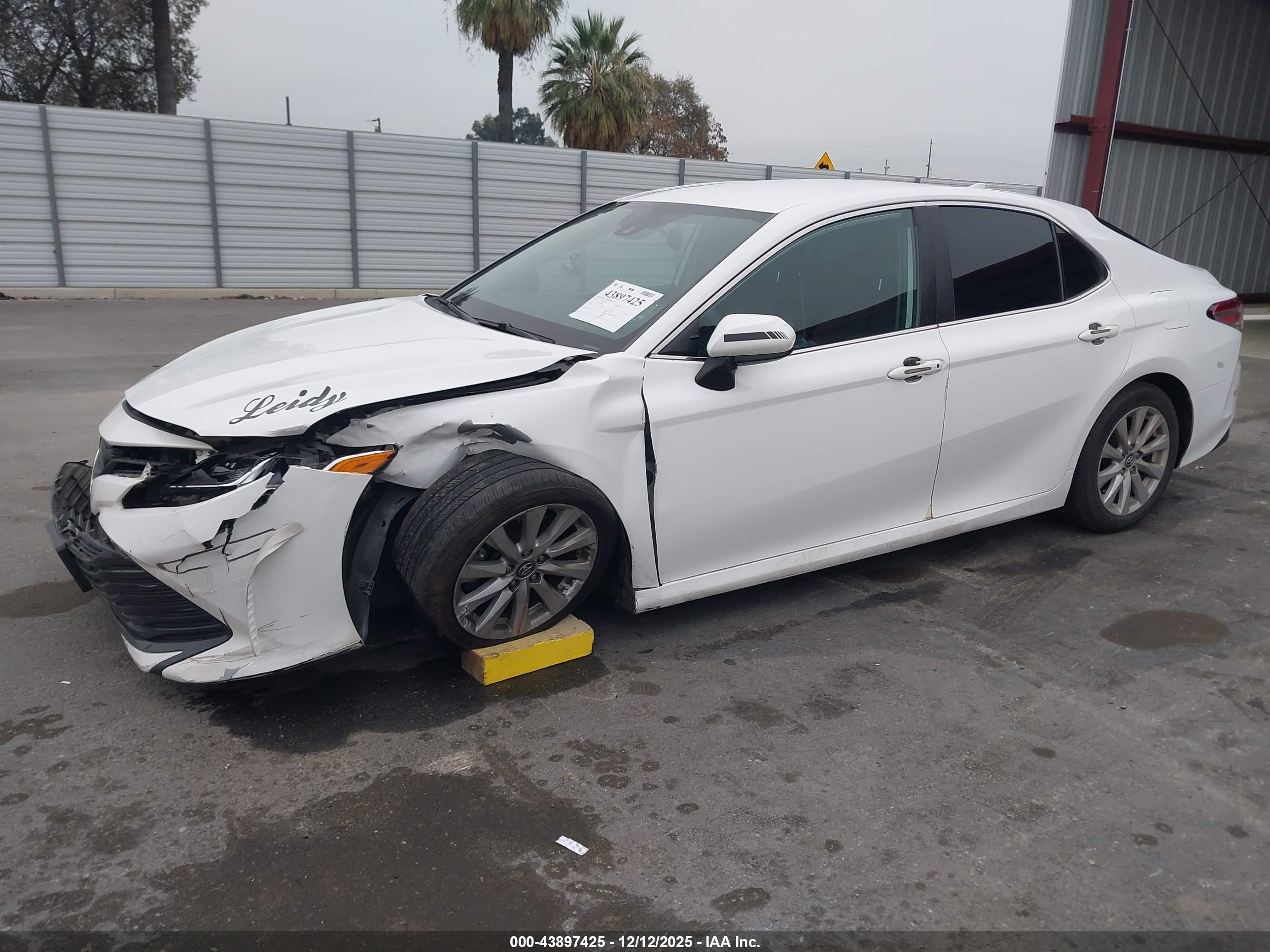 TOYOTA CAMRY image 2