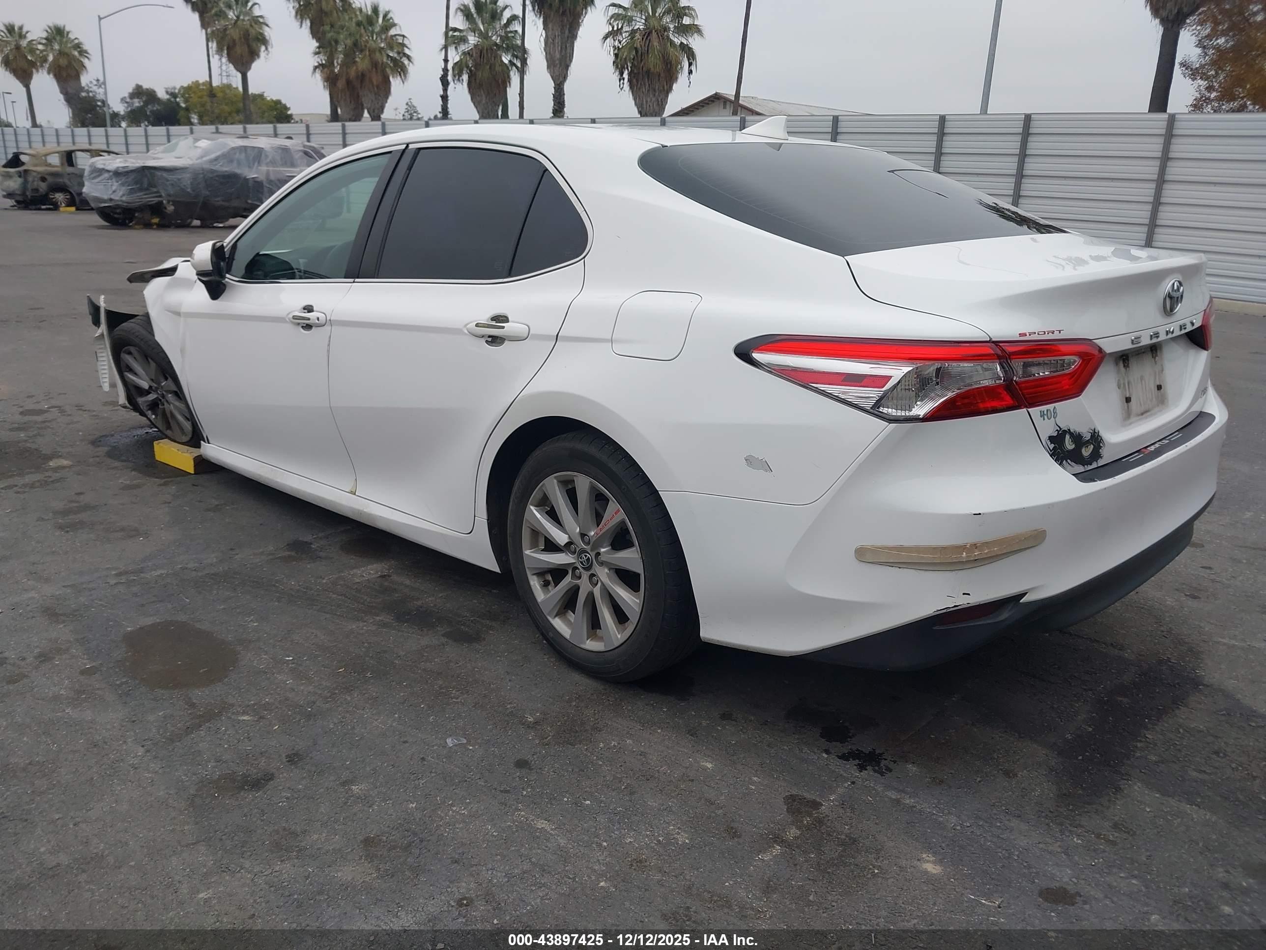 TOYOTA CAMRY image 3