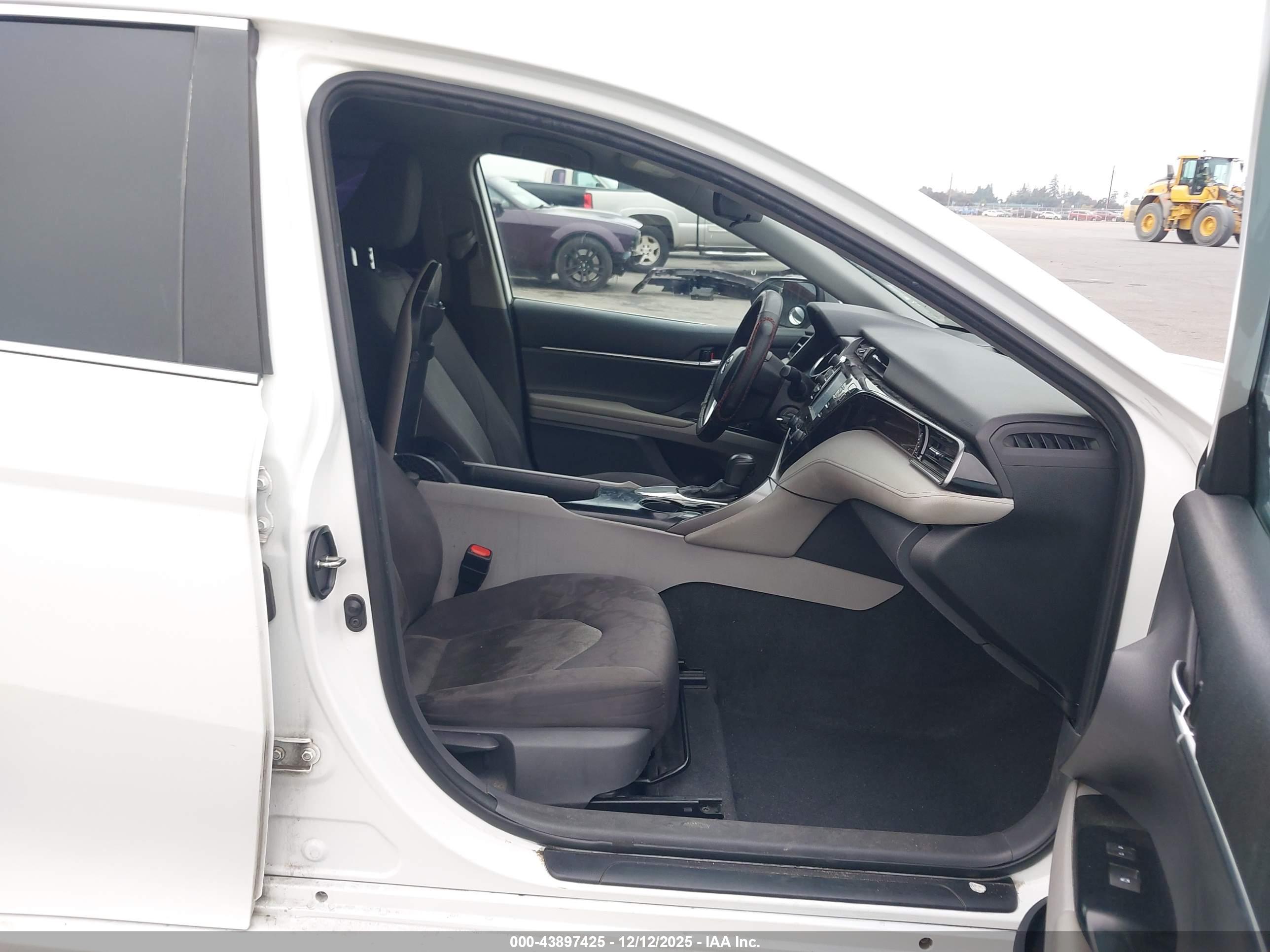 TOYOTA CAMRY image 5