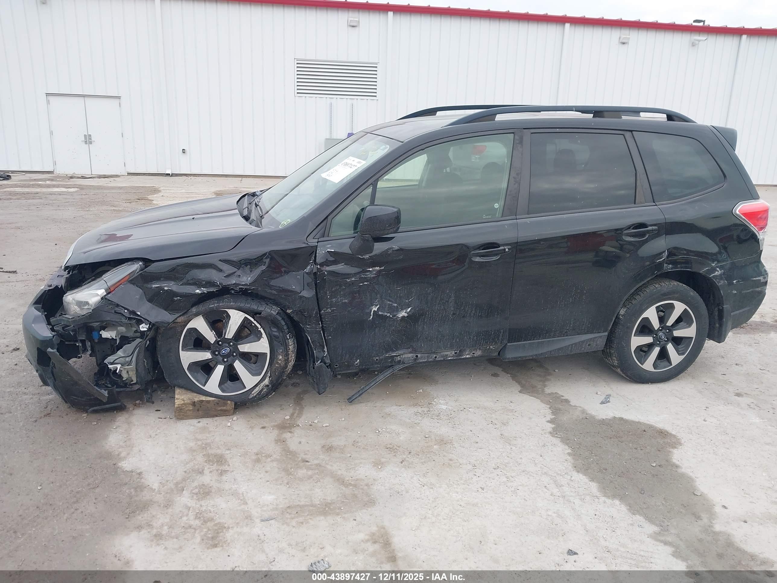 SUBARU FORESTER image 6